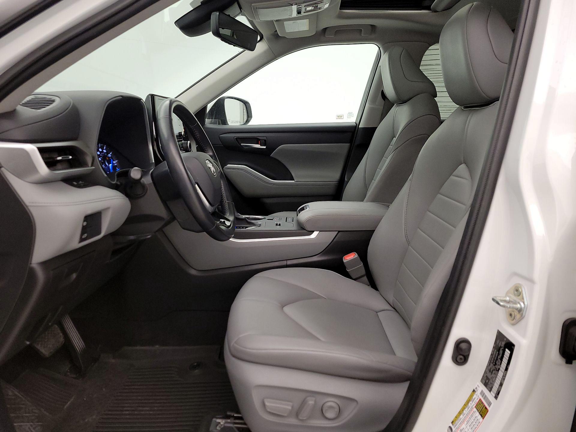 Thumbnail: 2020 Toyota Highlander - 11