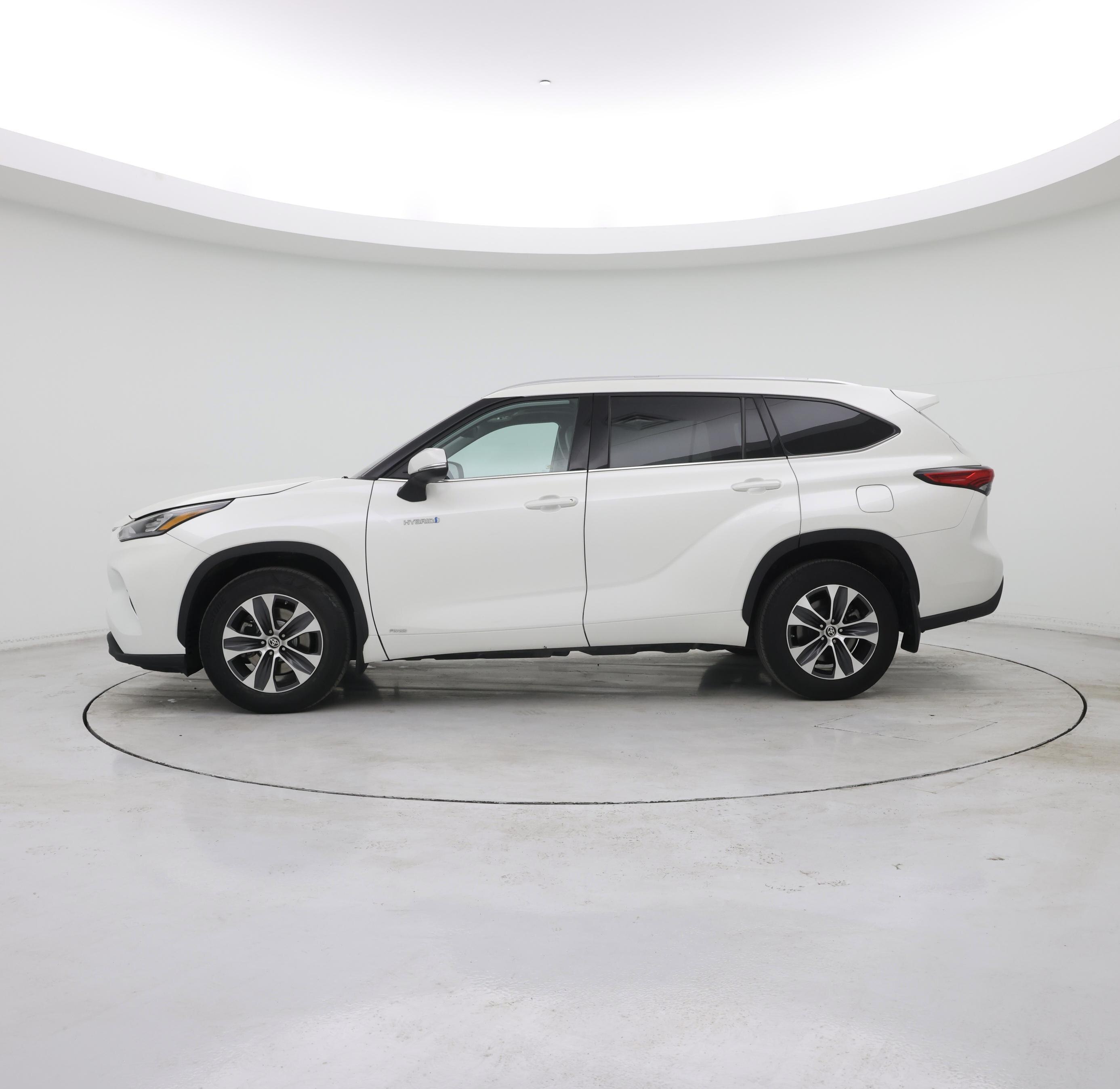 Thumbnail: 2020 Toyota Highlander - 3