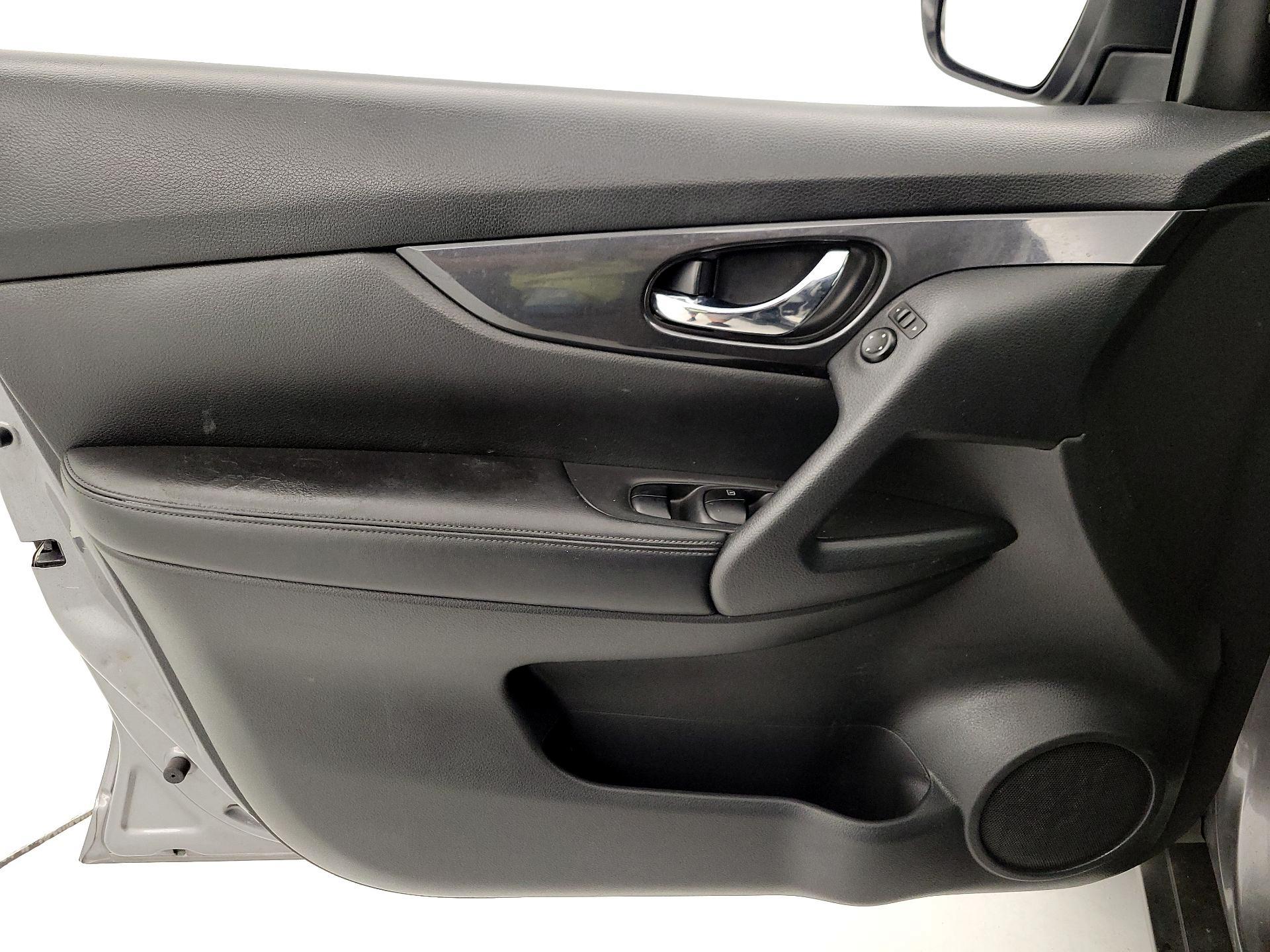 Thumbnail: 2018 Nissan Rogue - 12