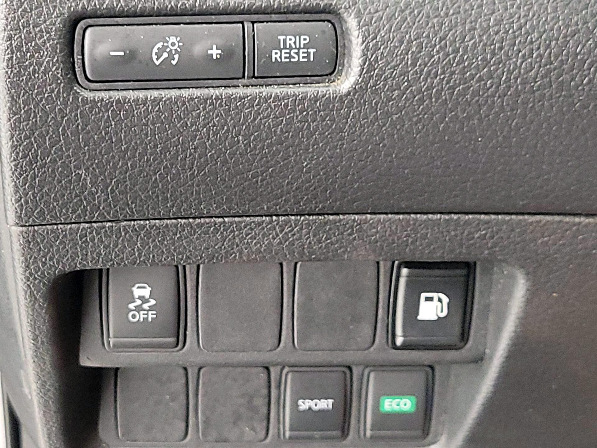 Thumbnail: 2018 Nissan Rogue - 13