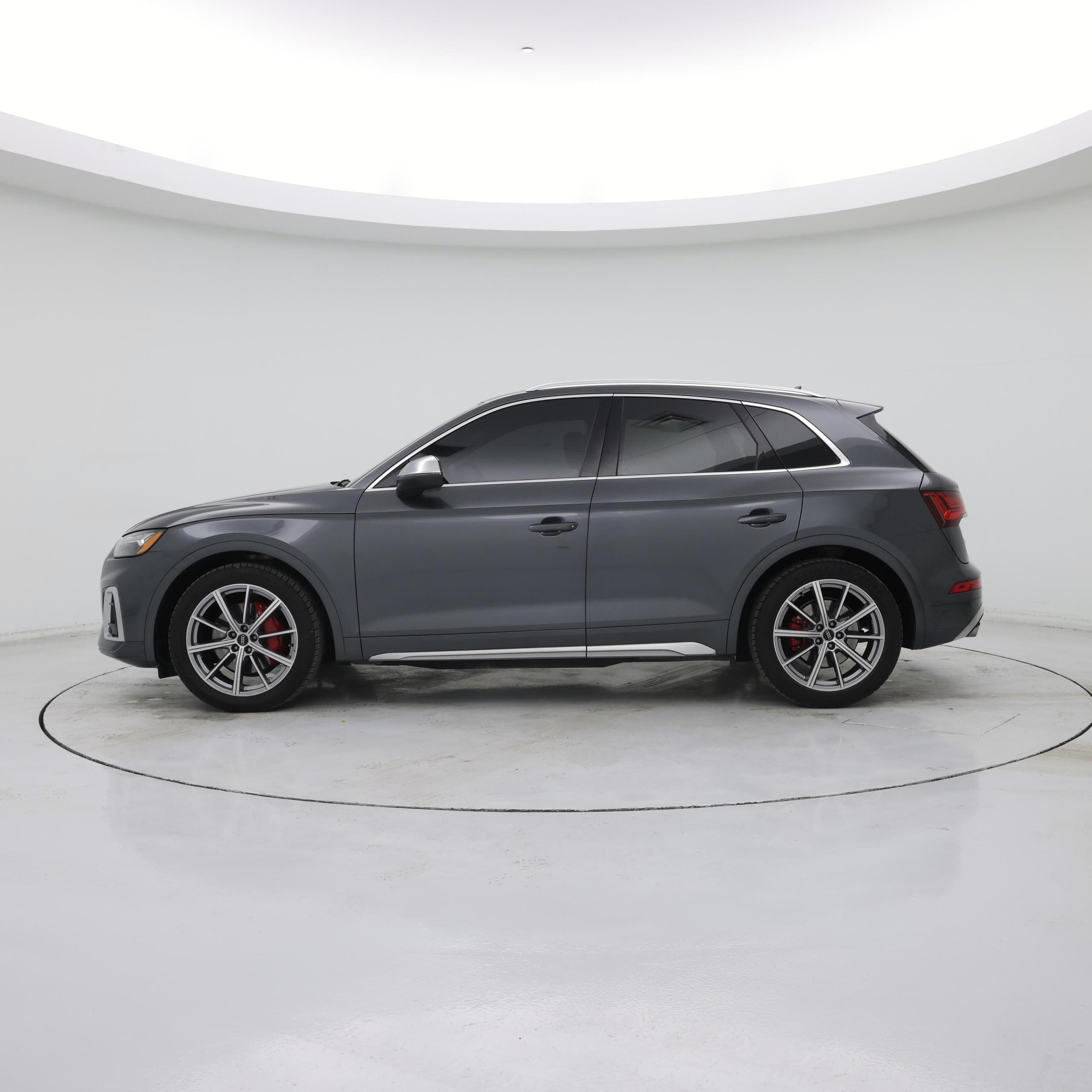 Thumbnail: 2021 Audi SQ5 - 3