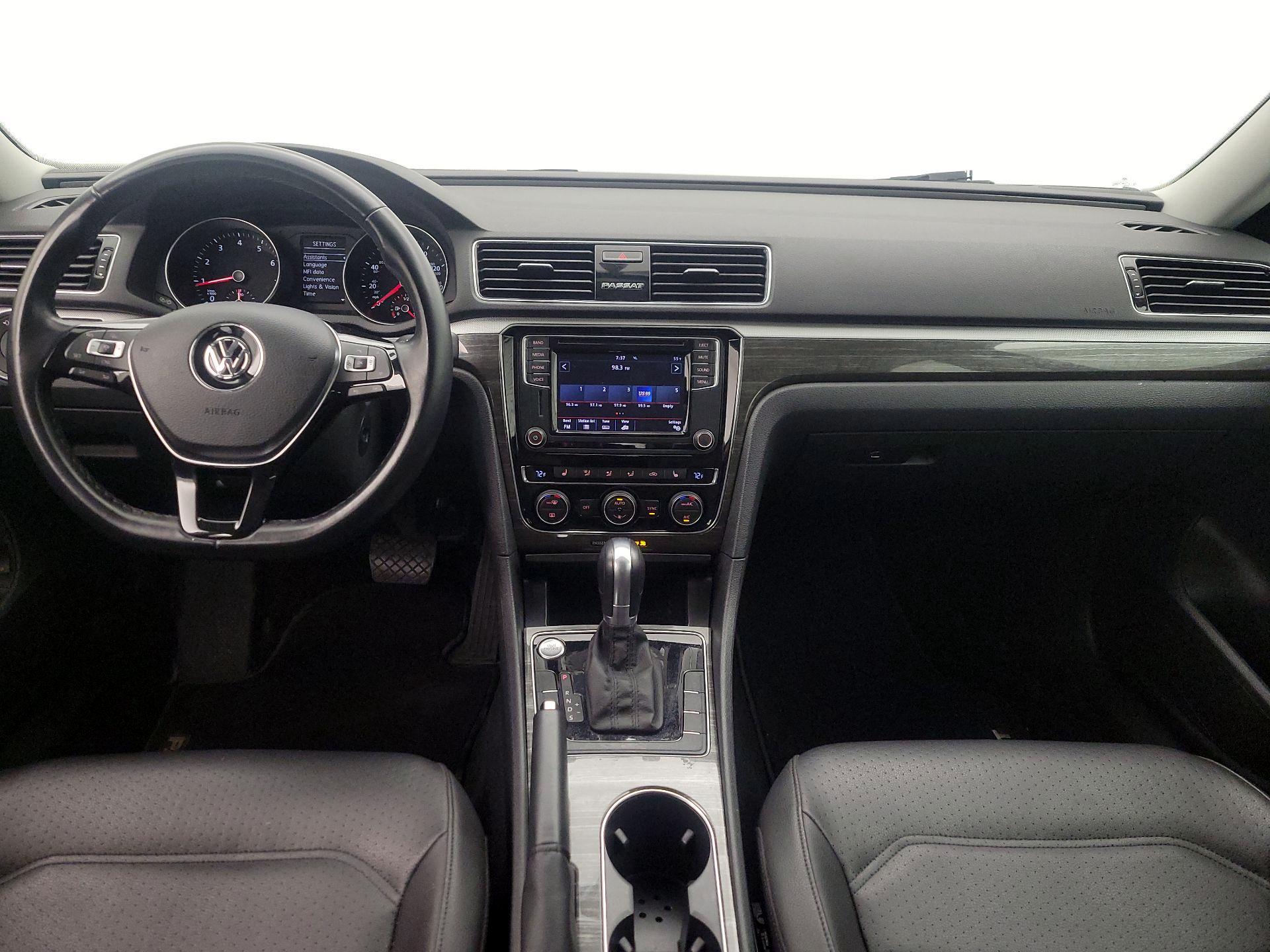 Thumbnail: 2018 Volkswagen Passat - 9