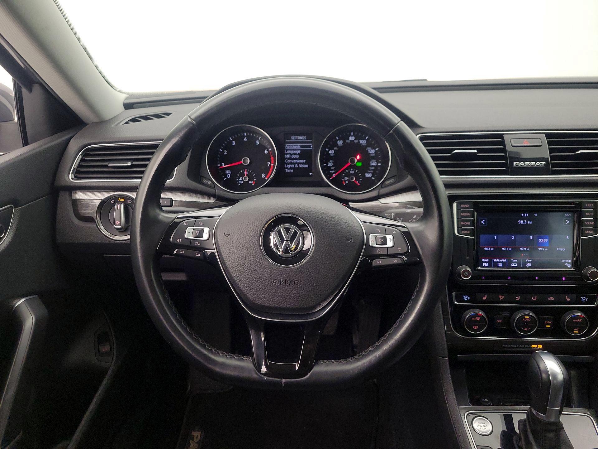Thumbnail: 2018 Volkswagen Passat - 10