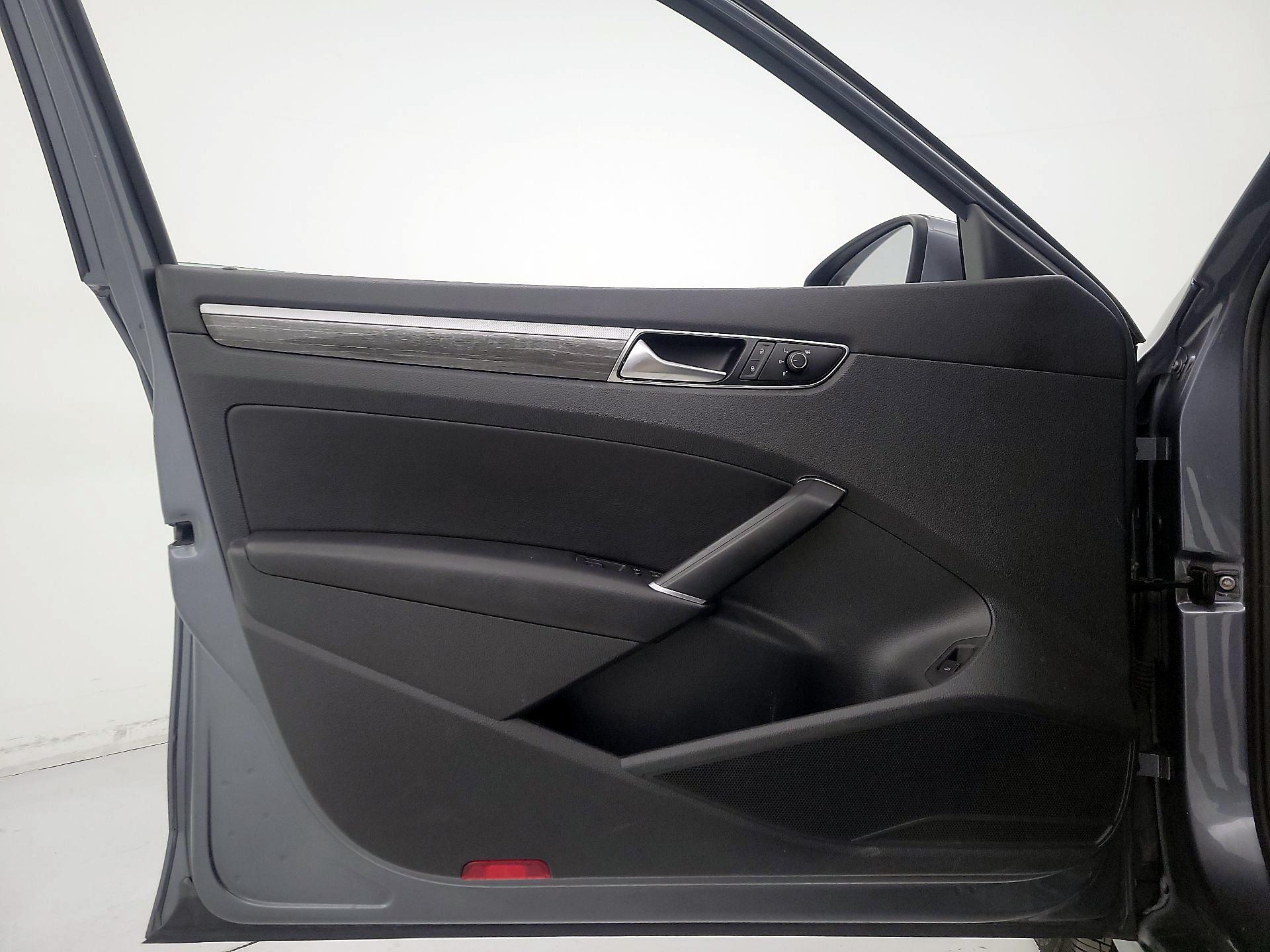 Thumbnail: 2018 Volkswagen Passat - 12