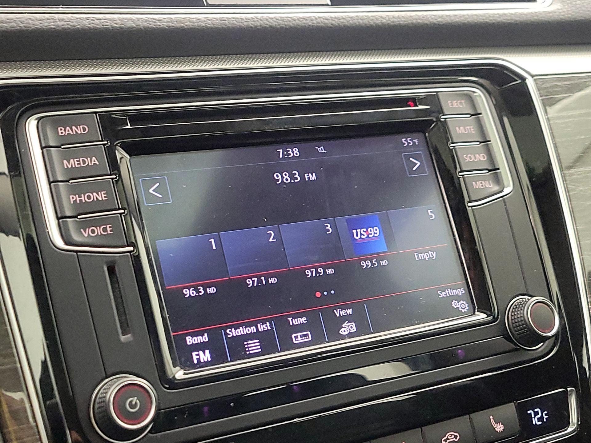 Thumbnail: 2018 Volkswagen Passat - 15