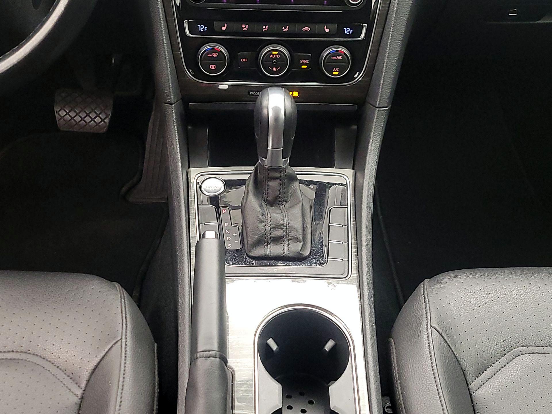 Thumbnail: 2018 Volkswagen Passat - 17