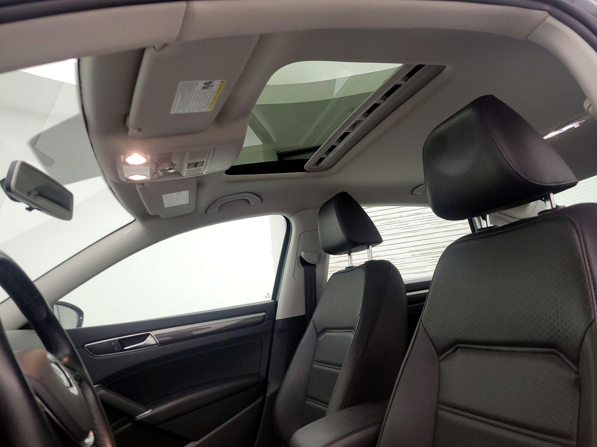 Thumbnail: 2018 Volkswagen Passat - 19