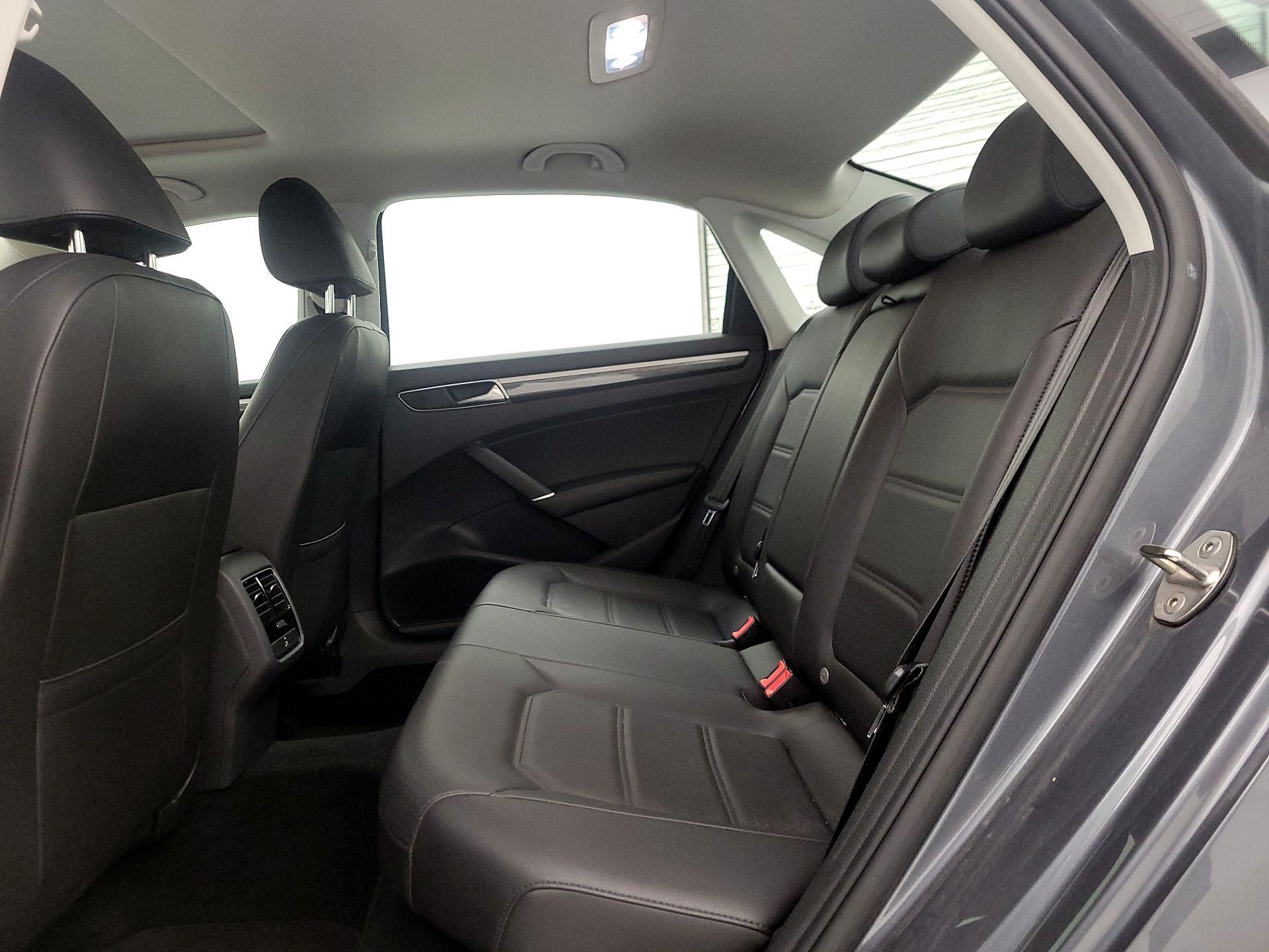 Thumbnail: 2018 Volkswagen Passat - 20