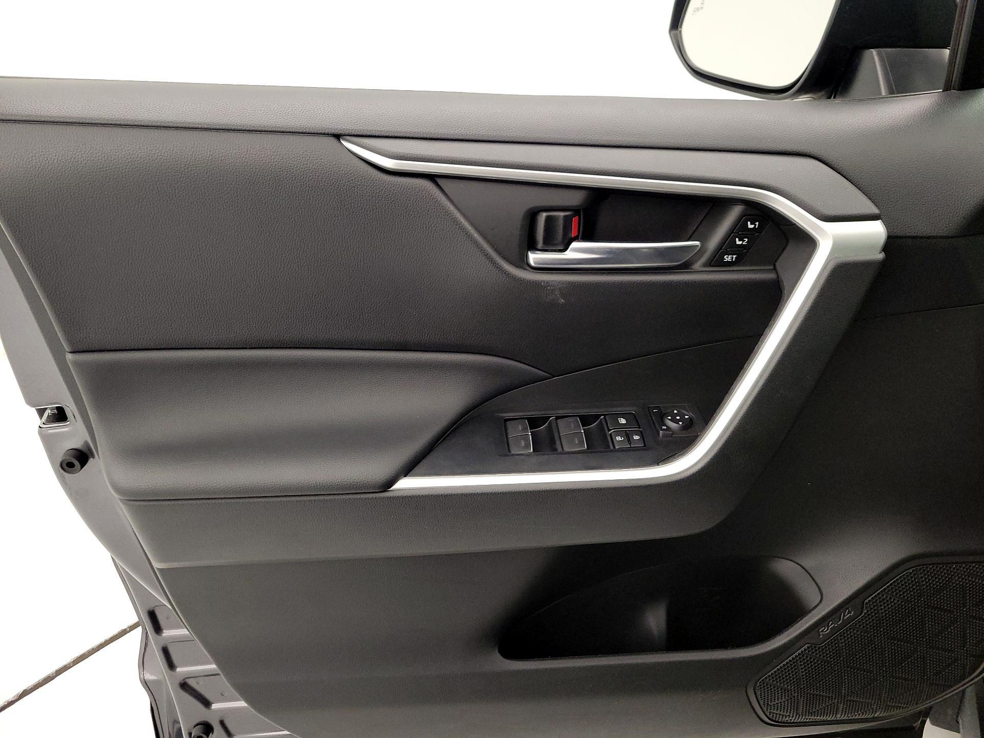 Thumbnail: 2022 Toyota RAV4 - 12