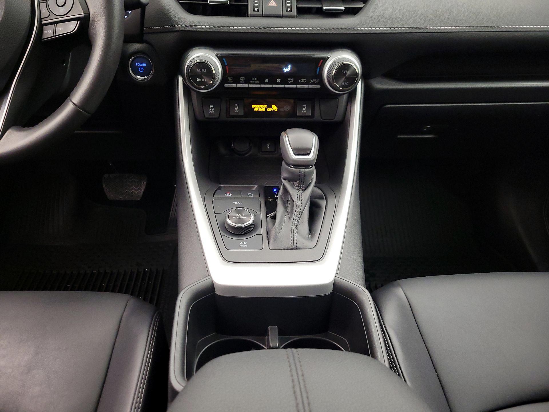 Thumbnail: 2022 Toyota RAV4 - 17