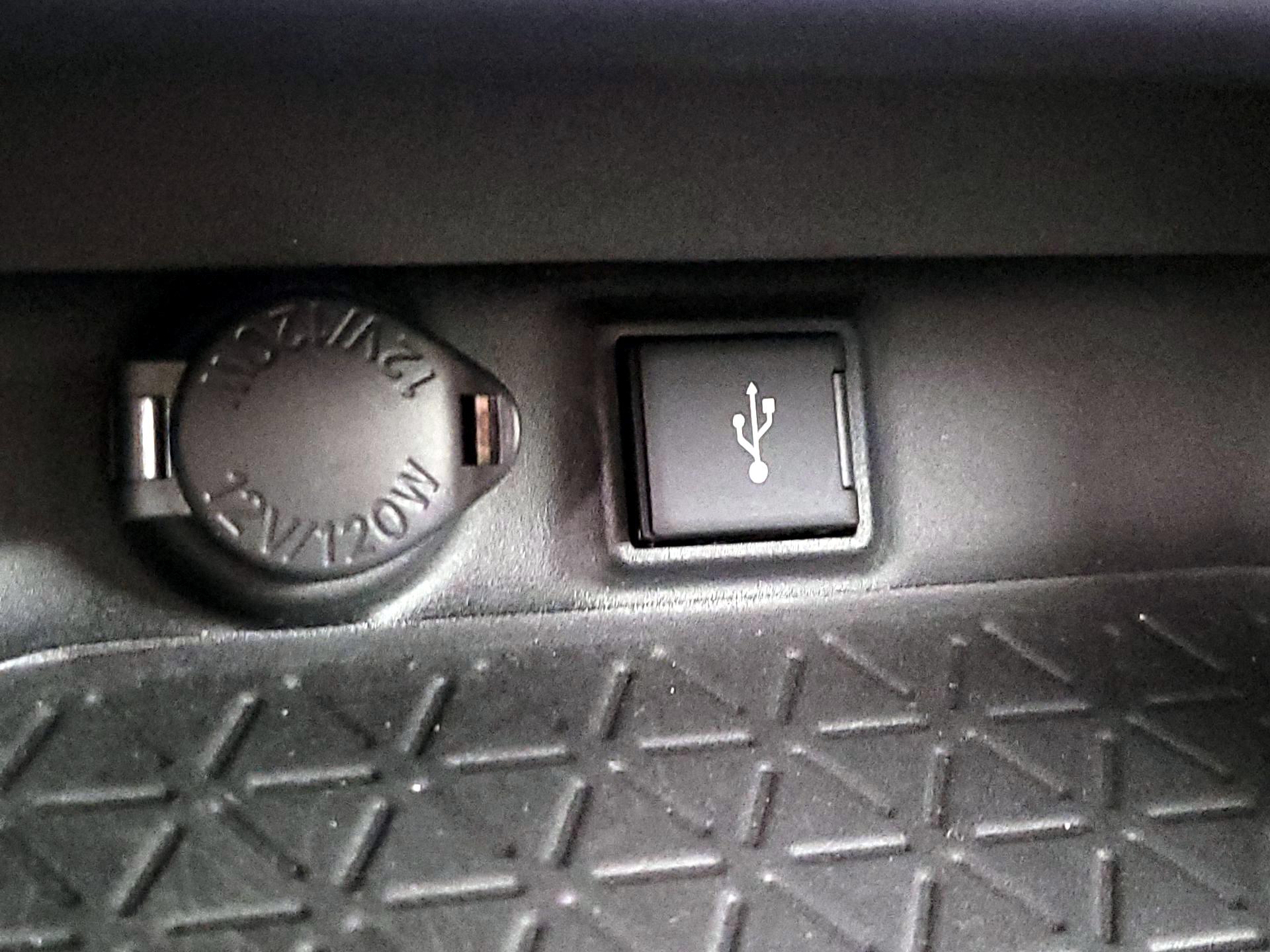 Thumbnail: 2022 Toyota RAV4 - 18