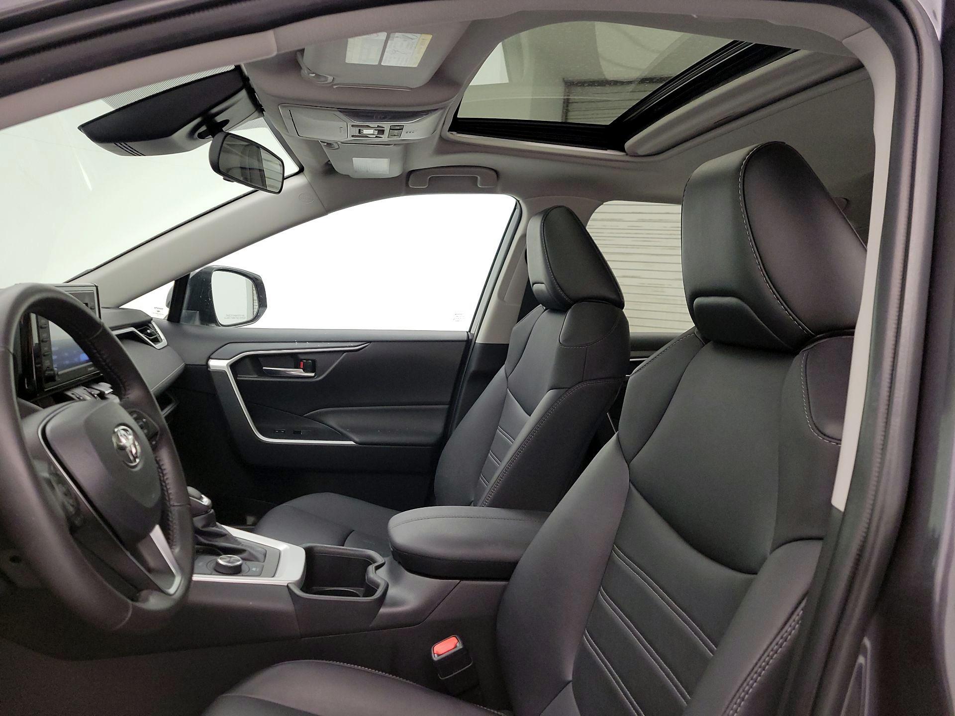 Thumbnail: 2022 Toyota RAV4 - 19