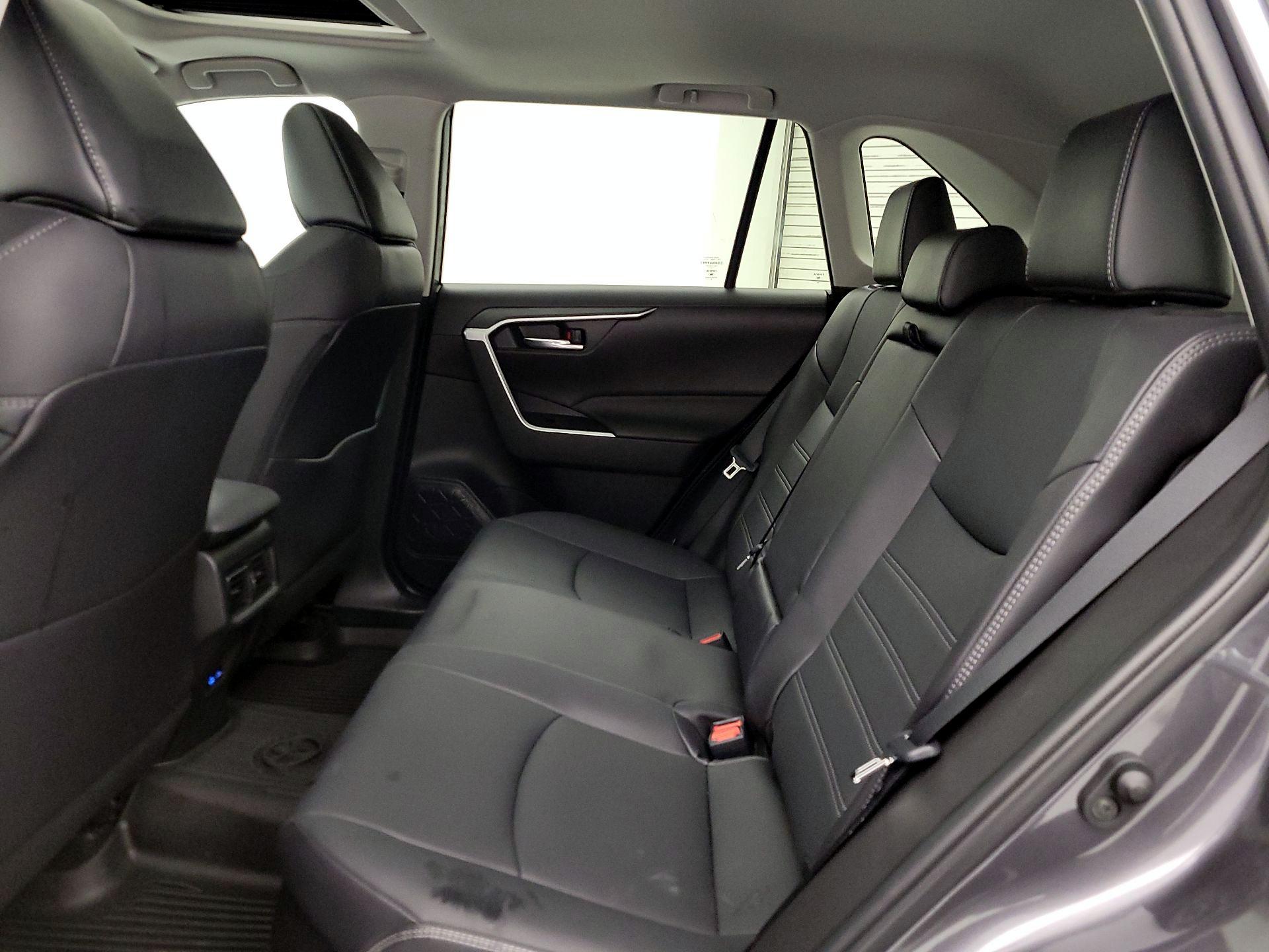 Thumbnail: 2022 Toyota RAV4 - 20