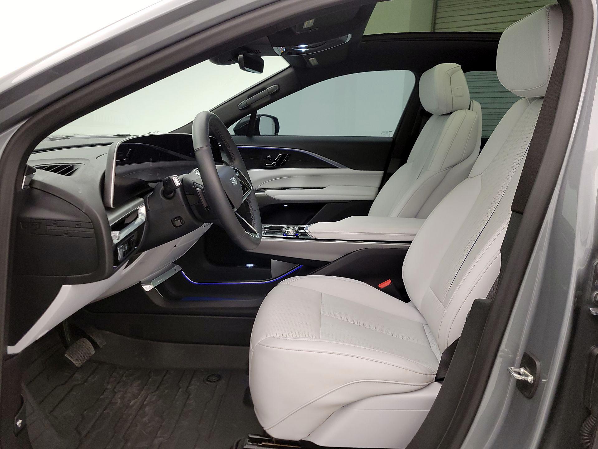 Thumbnail: 2024 Cadillac Lyriq - 11