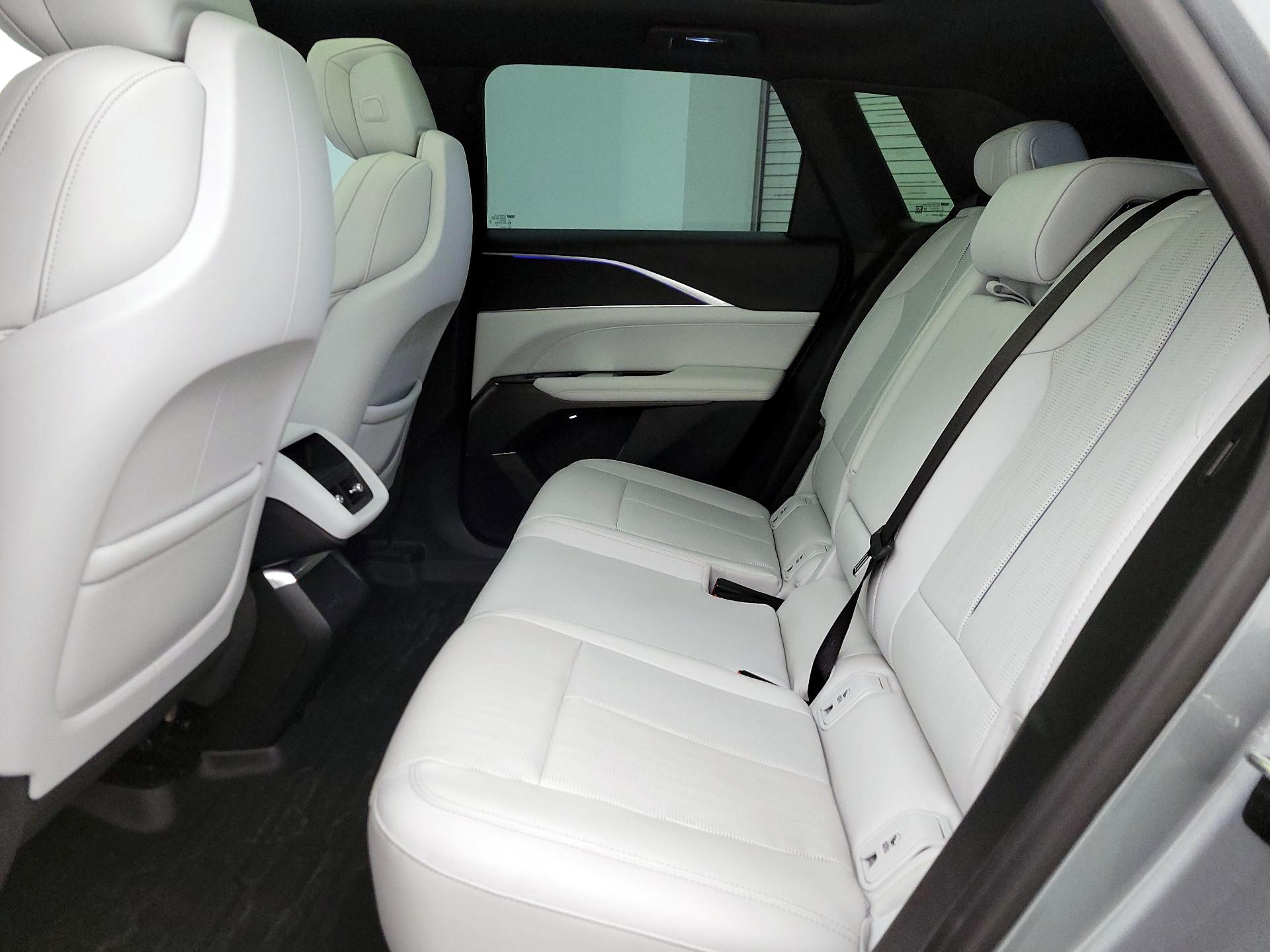 Thumbnail: 2024 Cadillac Lyriq - 20