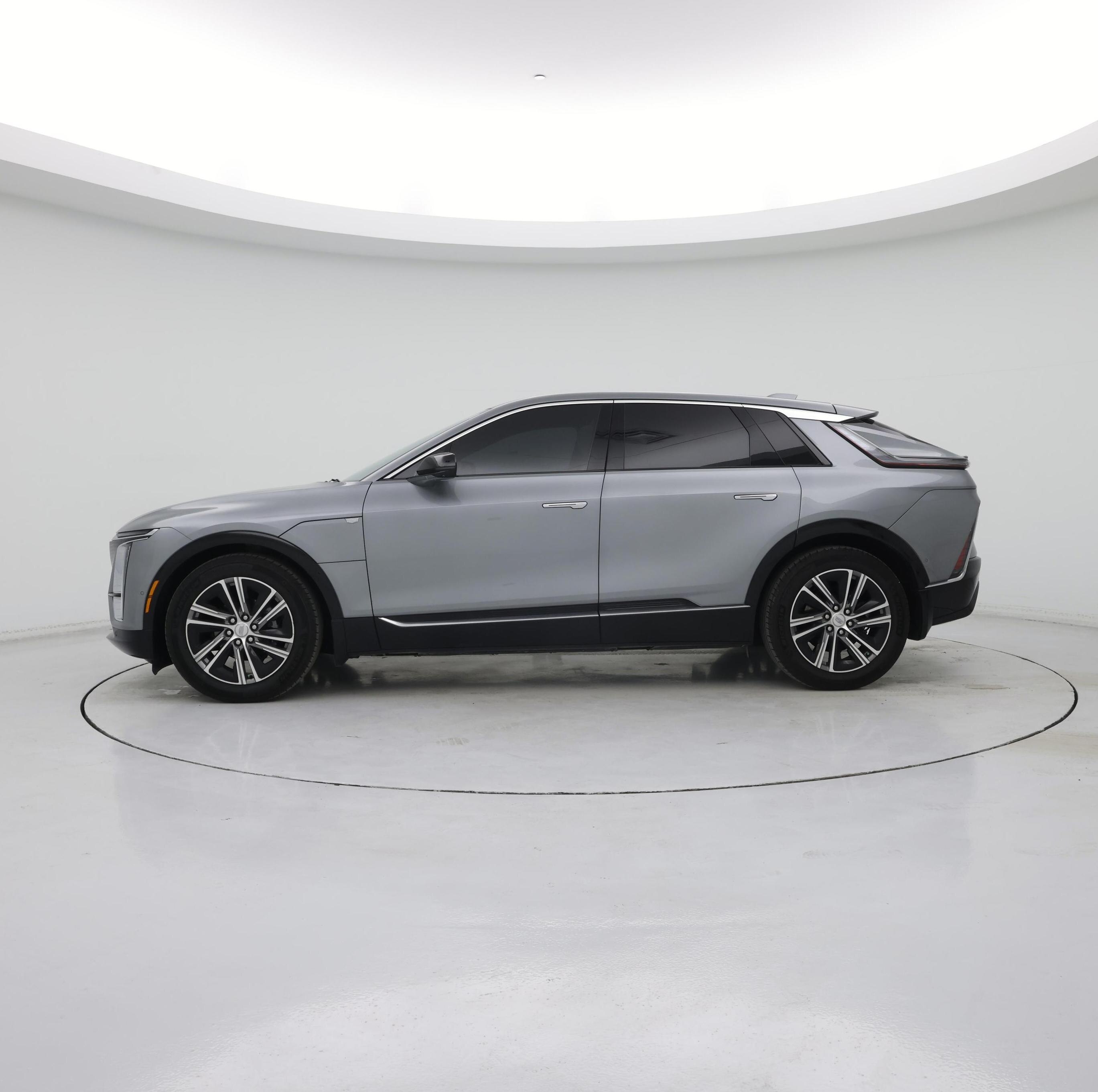 Thumbnail: 2024 Cadillac Lyriq - 3