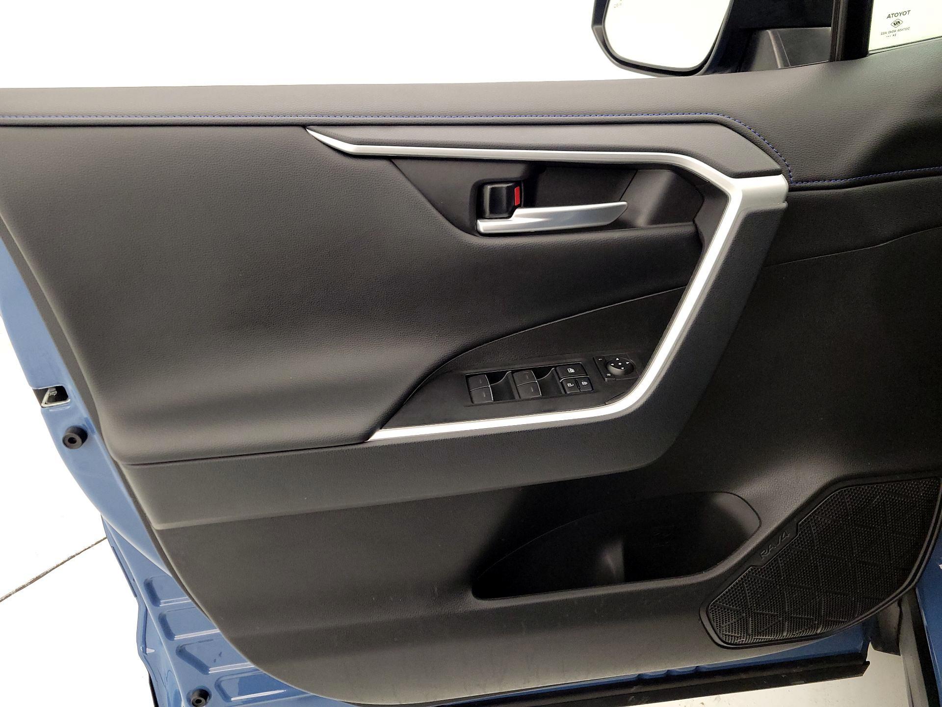 Thumbnail: 2025 Toyota RAV4 - 12