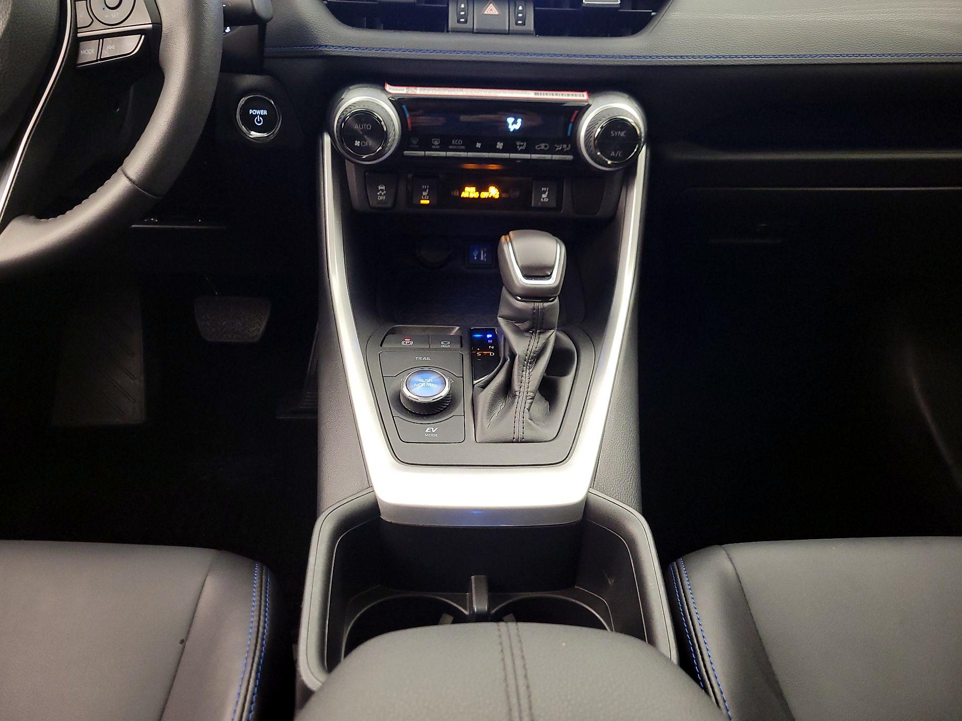 Thumbnail: 2025 Toyota RAV4 - 17