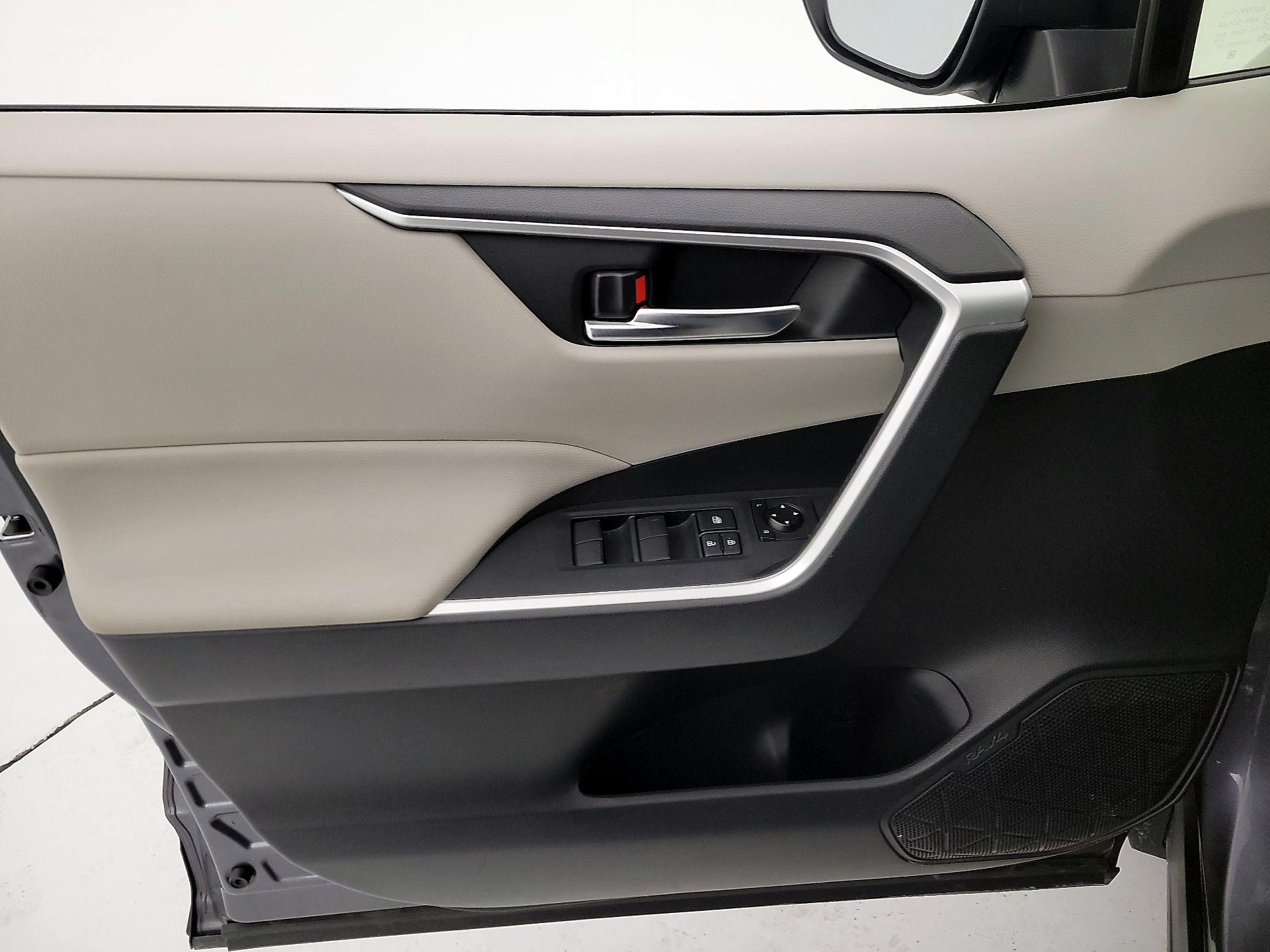 Thumbnail: 2019 Toyota RAV4 - 12