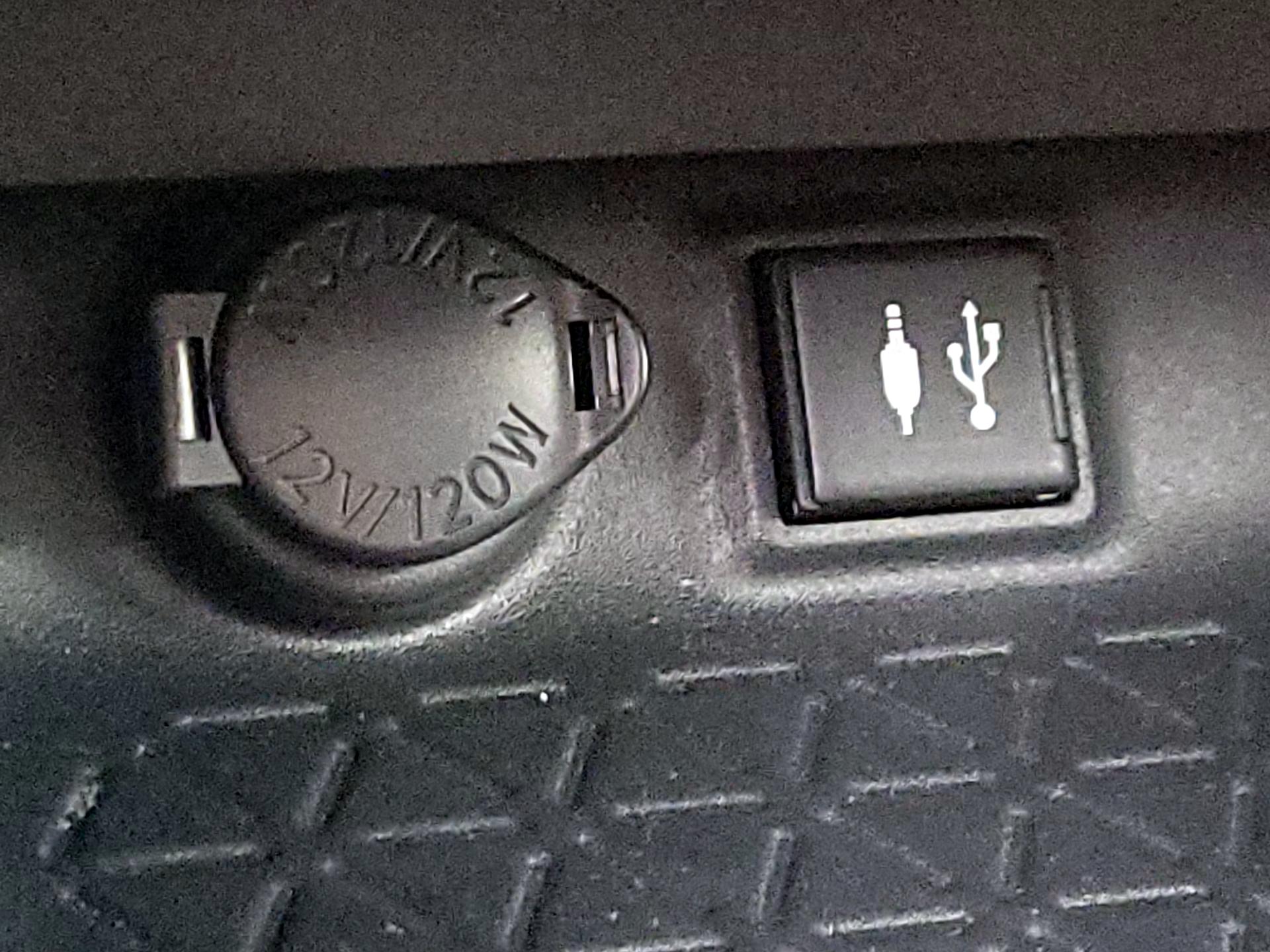 Thumbnail: 2019 Toyota RAV4 - 18