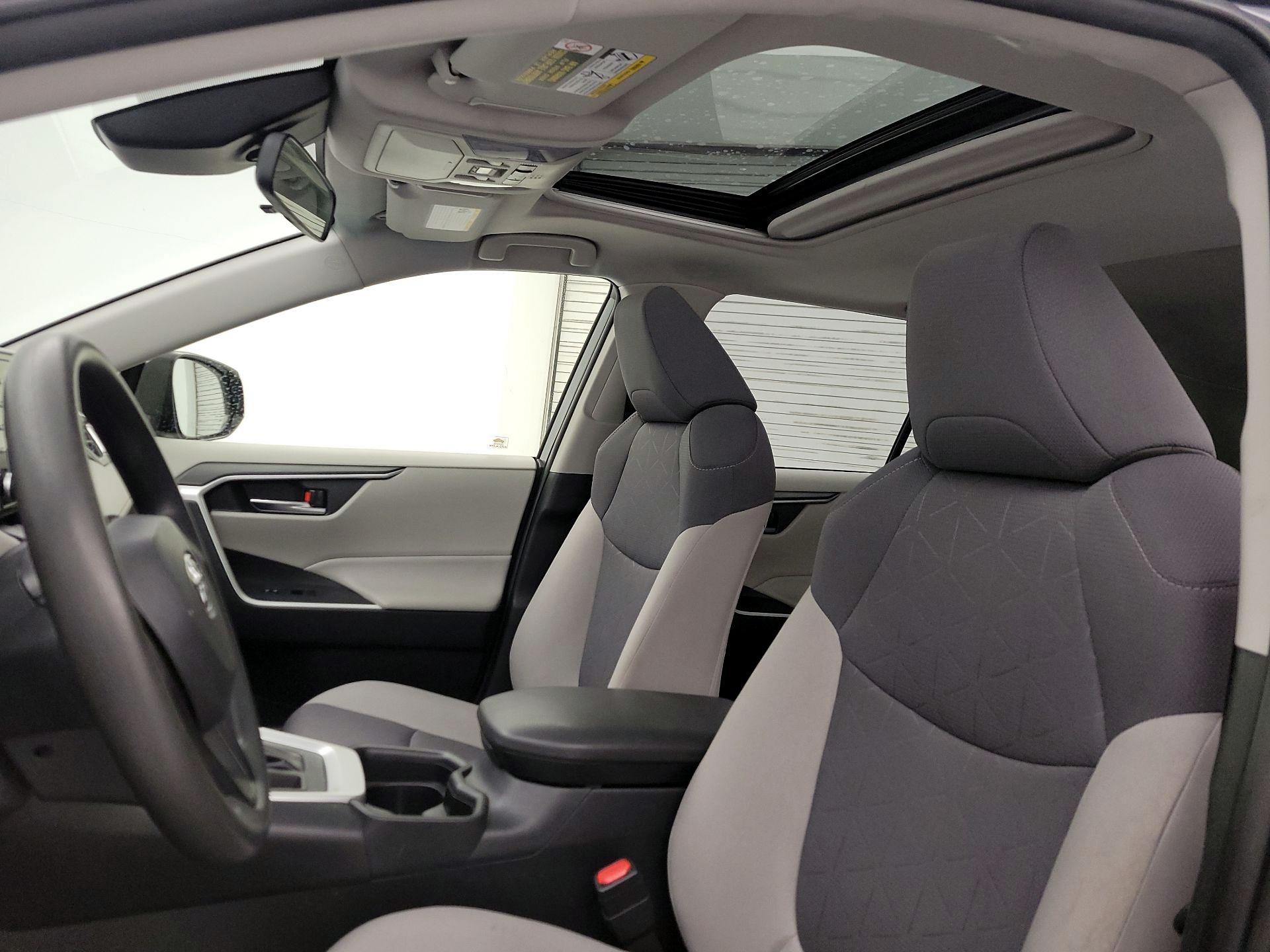 Thumbnail: 2019 Toyota RAV4 - 19