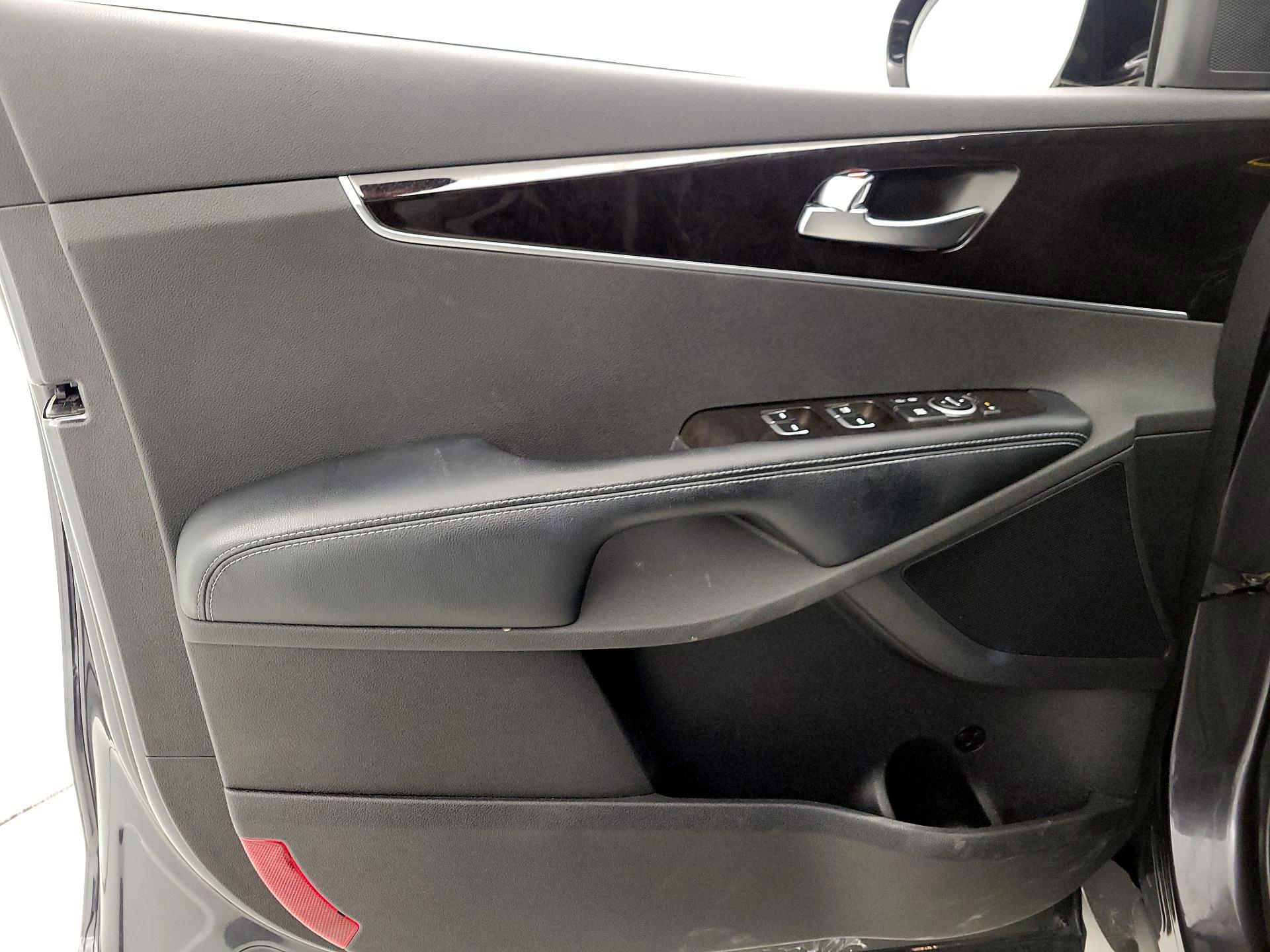 Thumbnail: 2017 Kia Sorento - 12