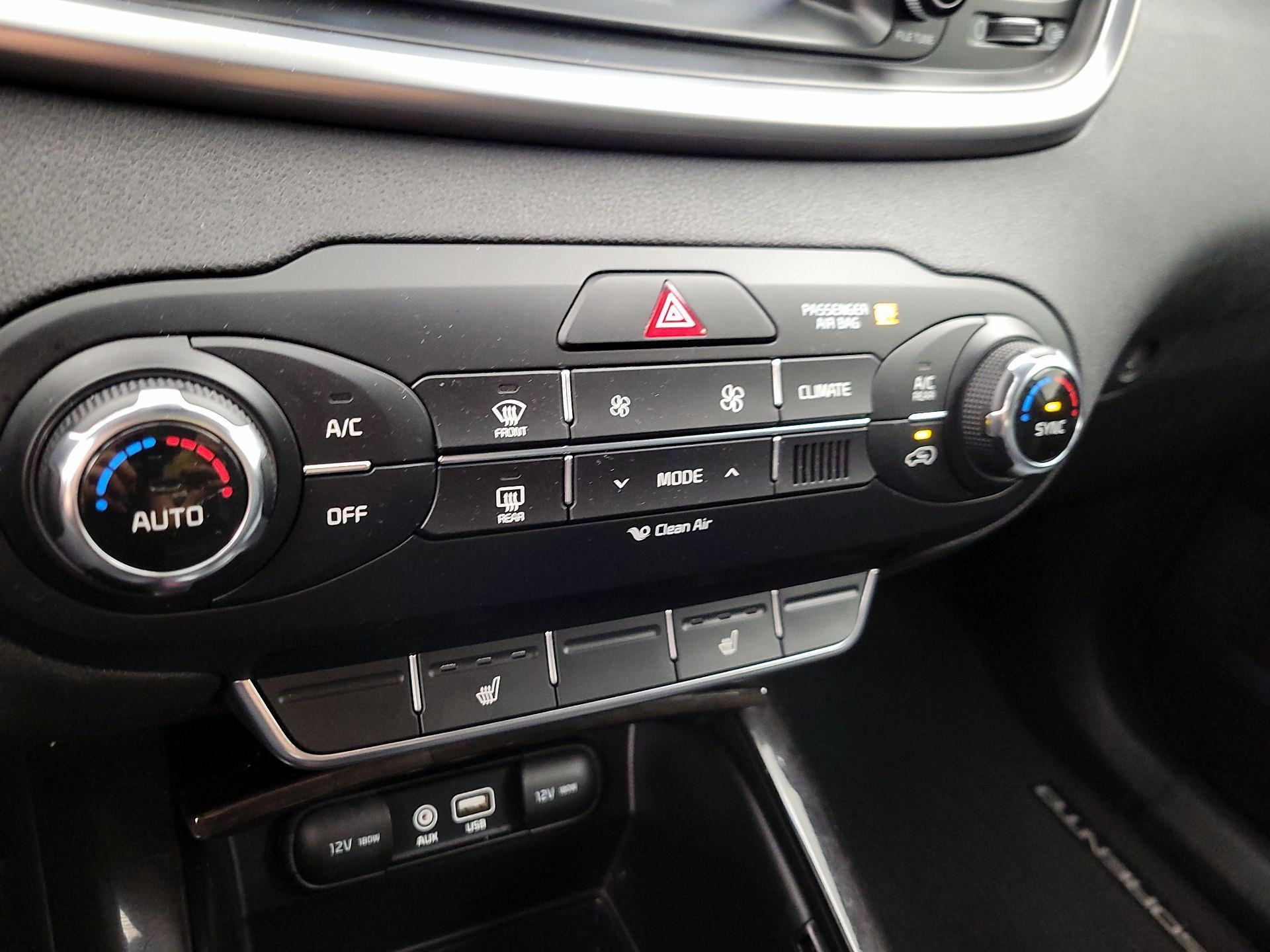 Thumbnail: 2017 Kia Sorento - 16