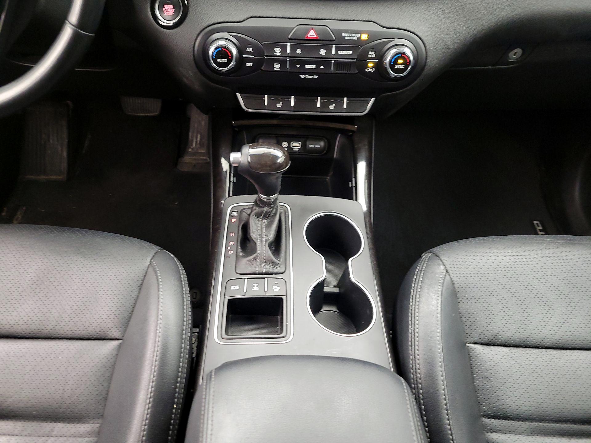 Thumbnail: 2017 Kia Sorento - 17