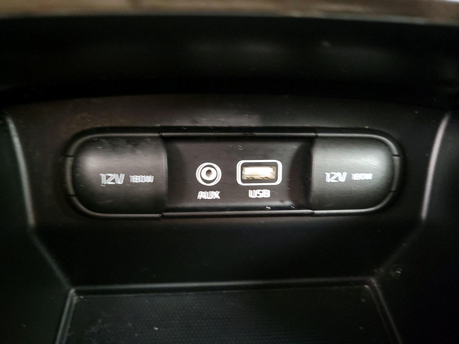 Thumbnail: 2017 Kia Sorento - 18