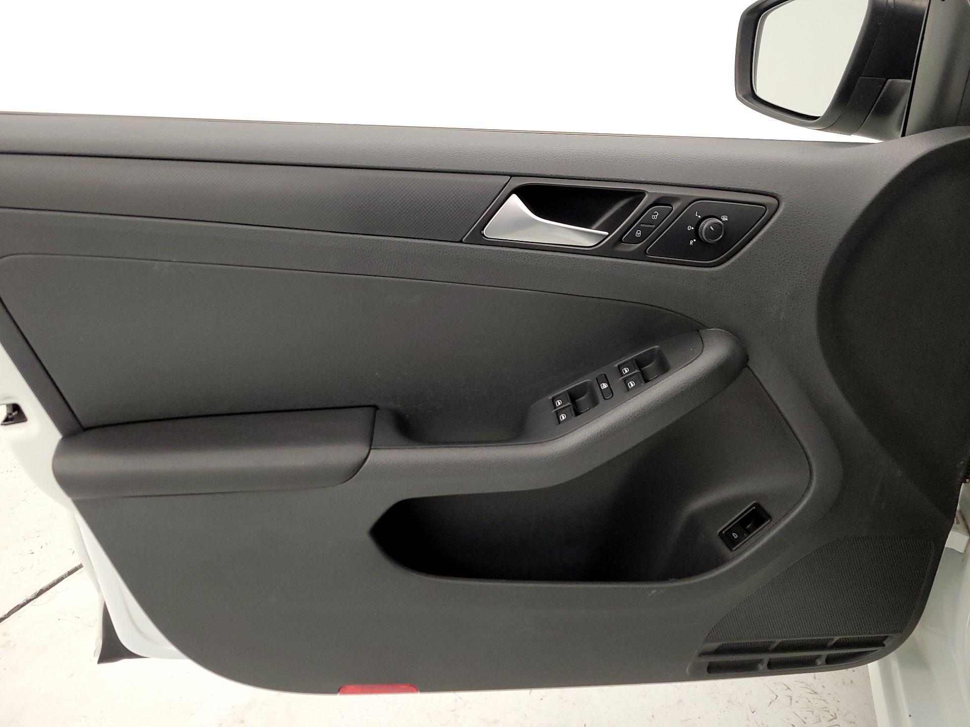 Thumbnail: 2016 Volkswagen Jetta - 12