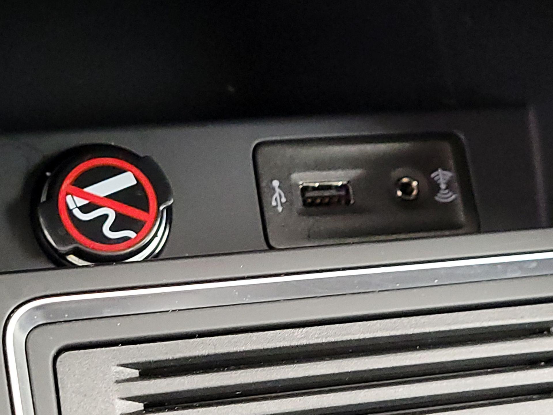 Thumbnail: 2016 Volkswagen Jetta - 18