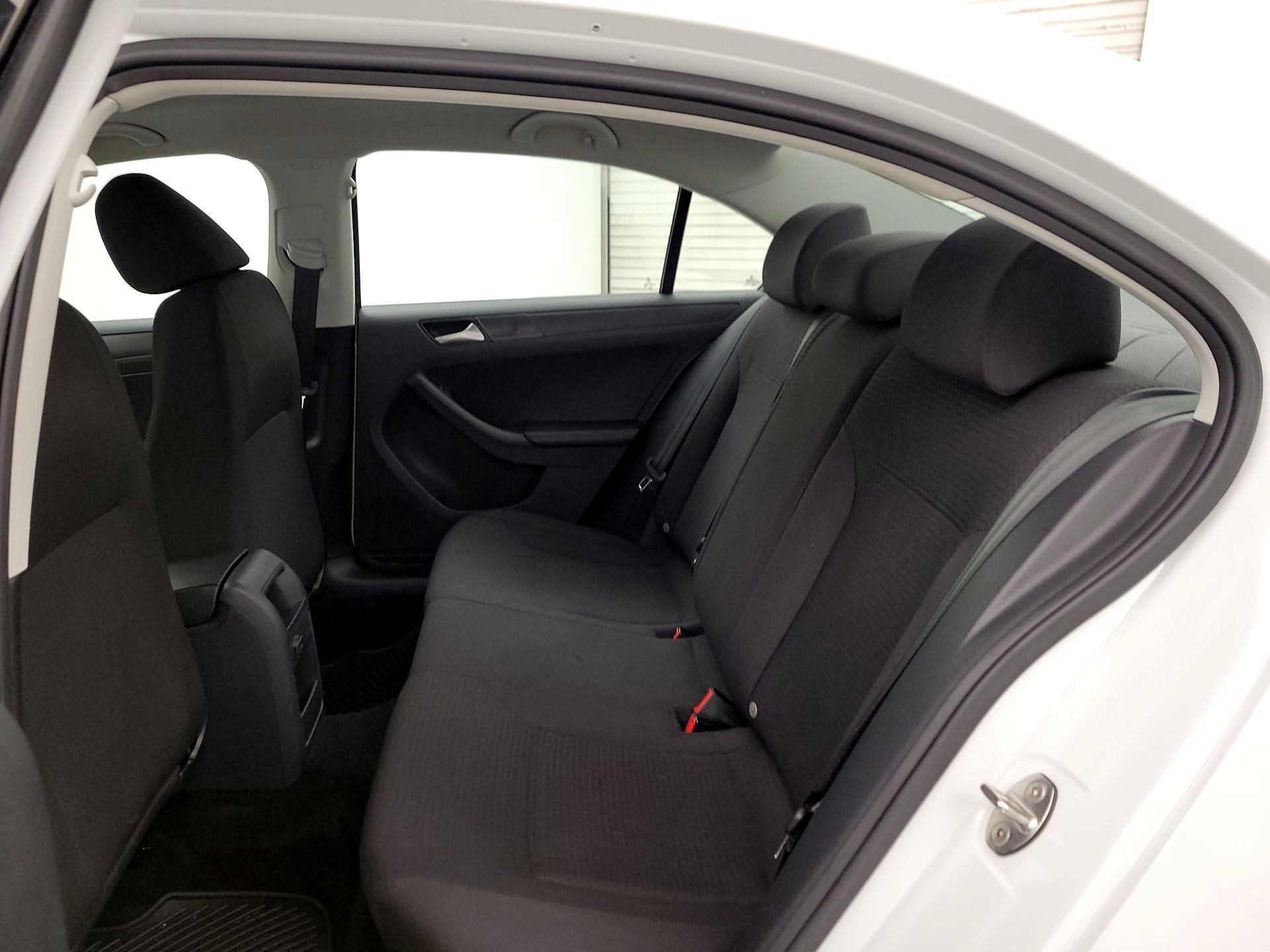 Thumbnail: 2016 Volkswagen Jetta - 19