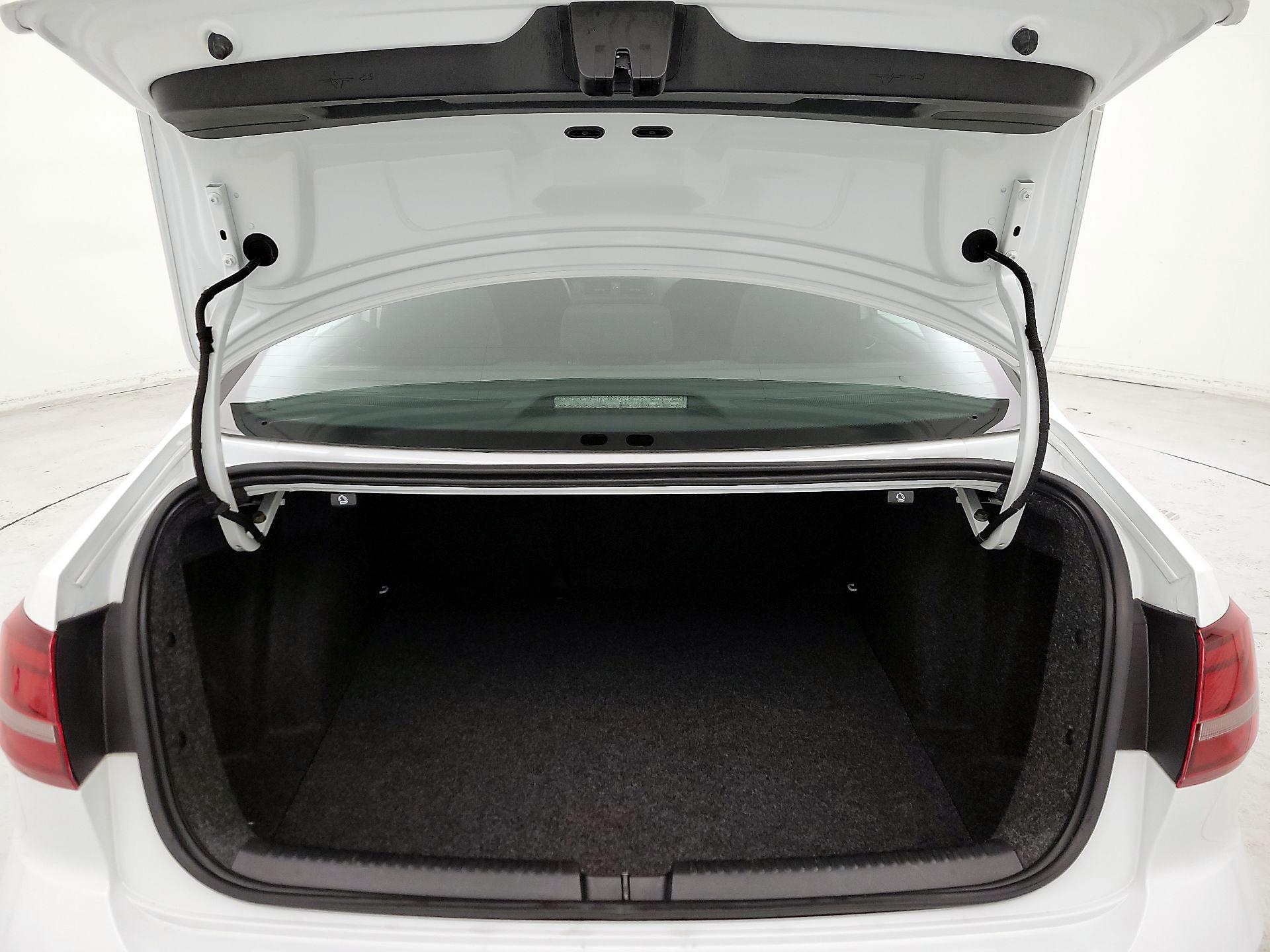 Thumbnail: 2016 Volkswagen Jetta - 20