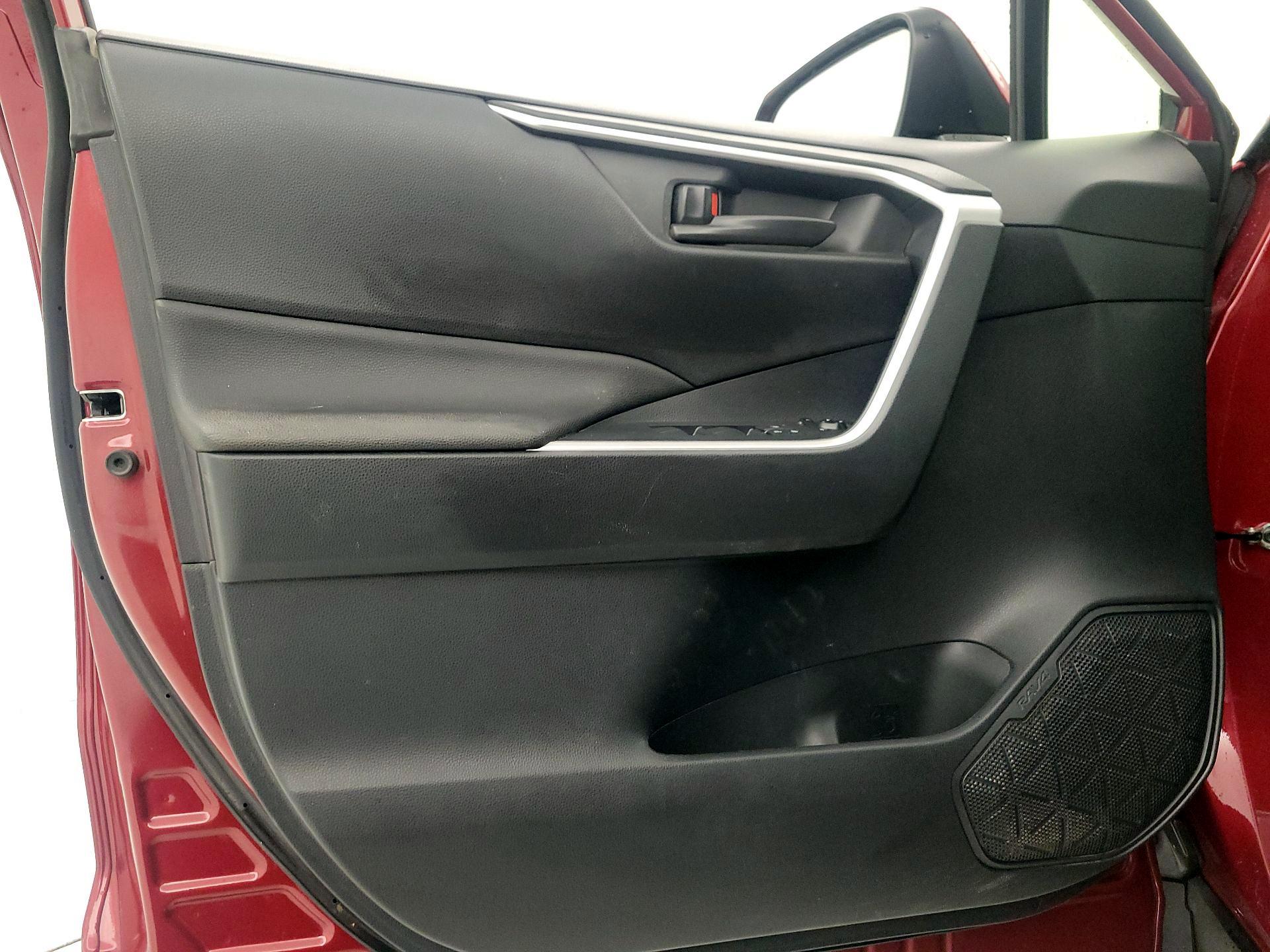 Thumbnail: 2022 Toyota RAV4 - 12