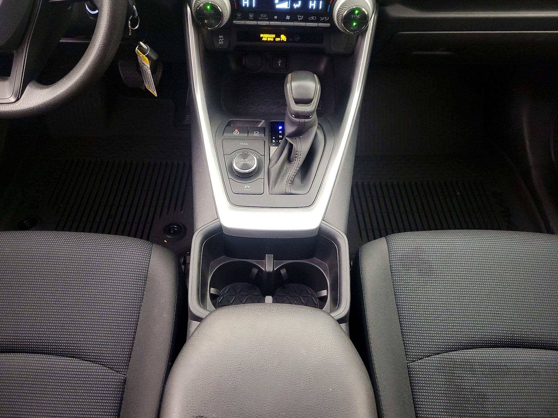 Thumbnail: 2022 Toyota RAV4 - 17