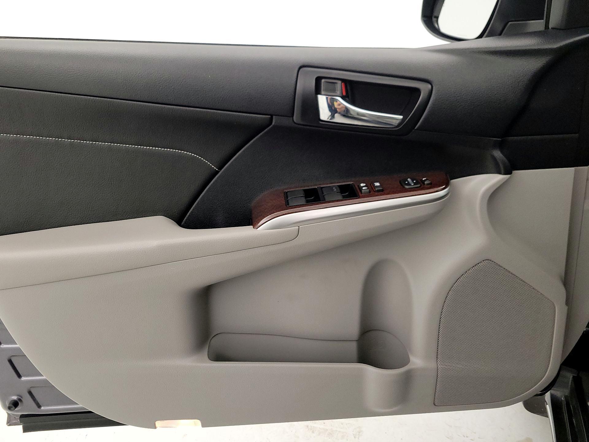 Thumbnail: 2014 Toyota Camry - 12