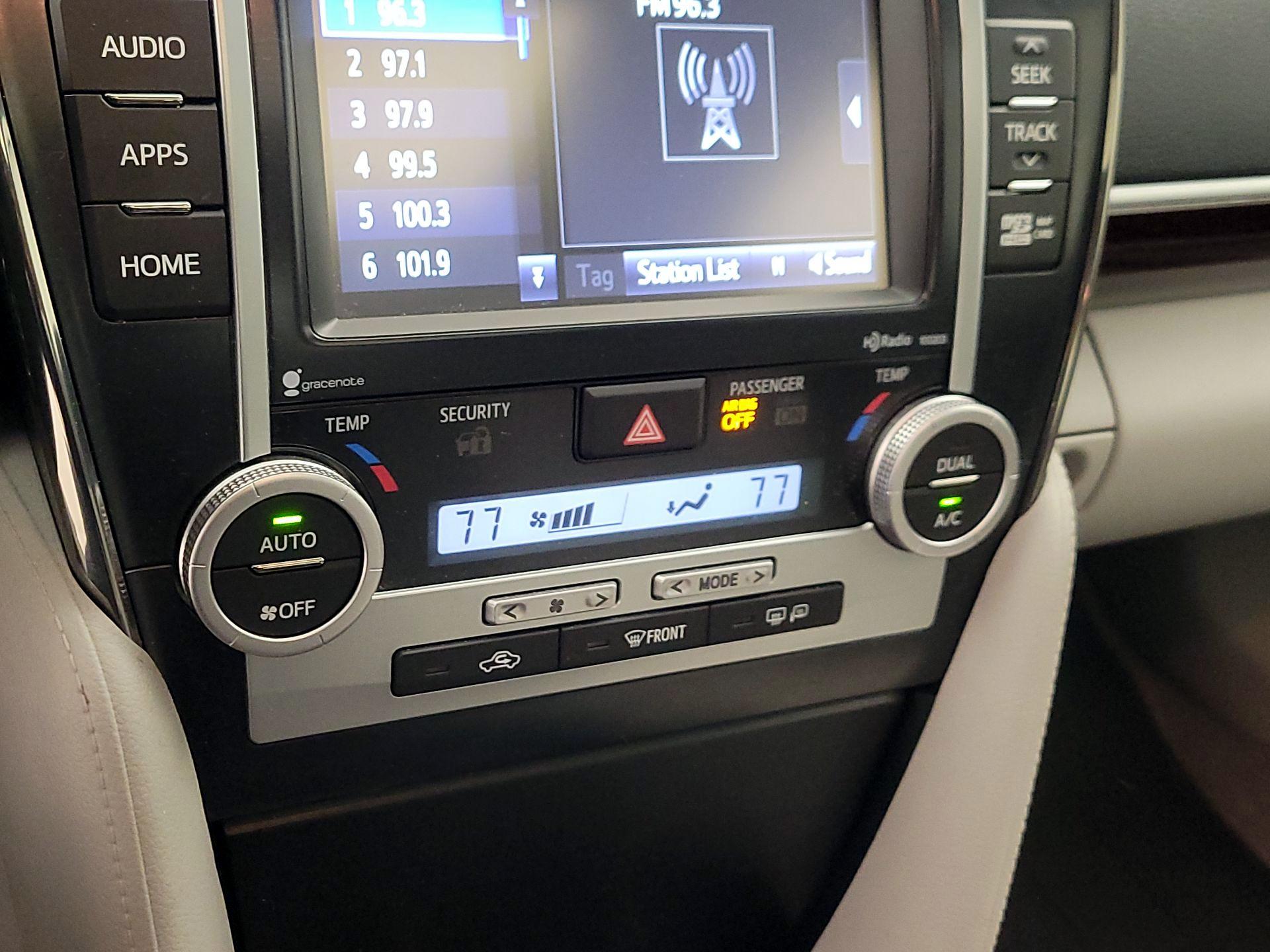 Thumbnail: 2014 Toyota Camry - 16