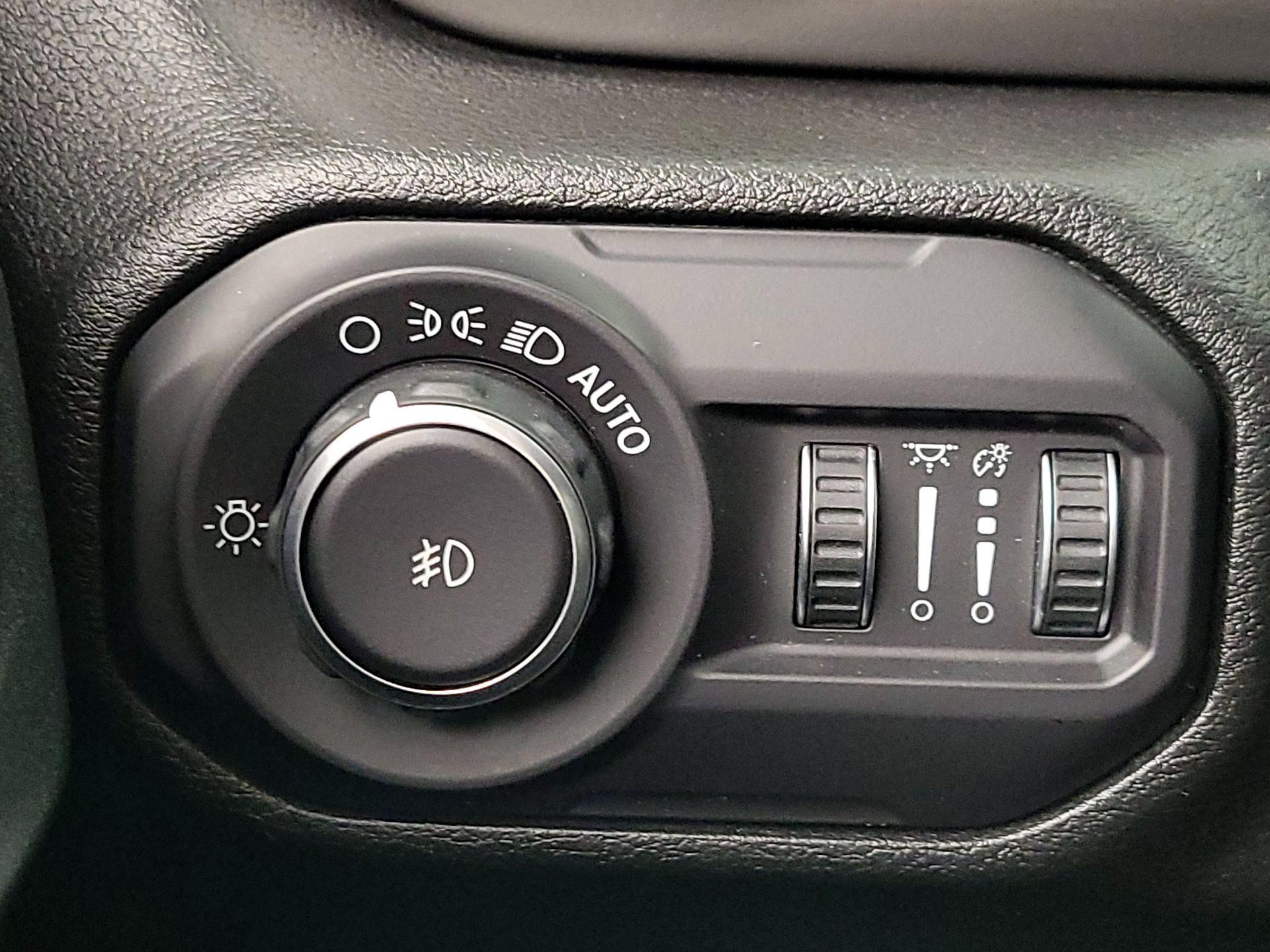 Thumbnail: 2018 Jeep Wrangler - 13