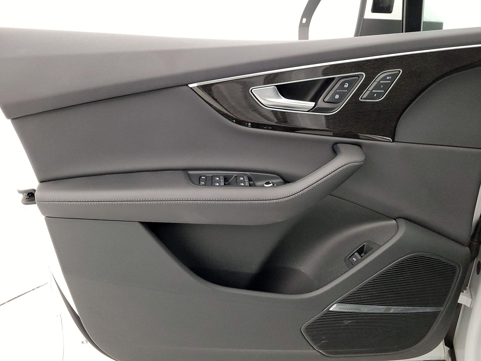 Thumbnail: 2023 Audi Q7 - 12