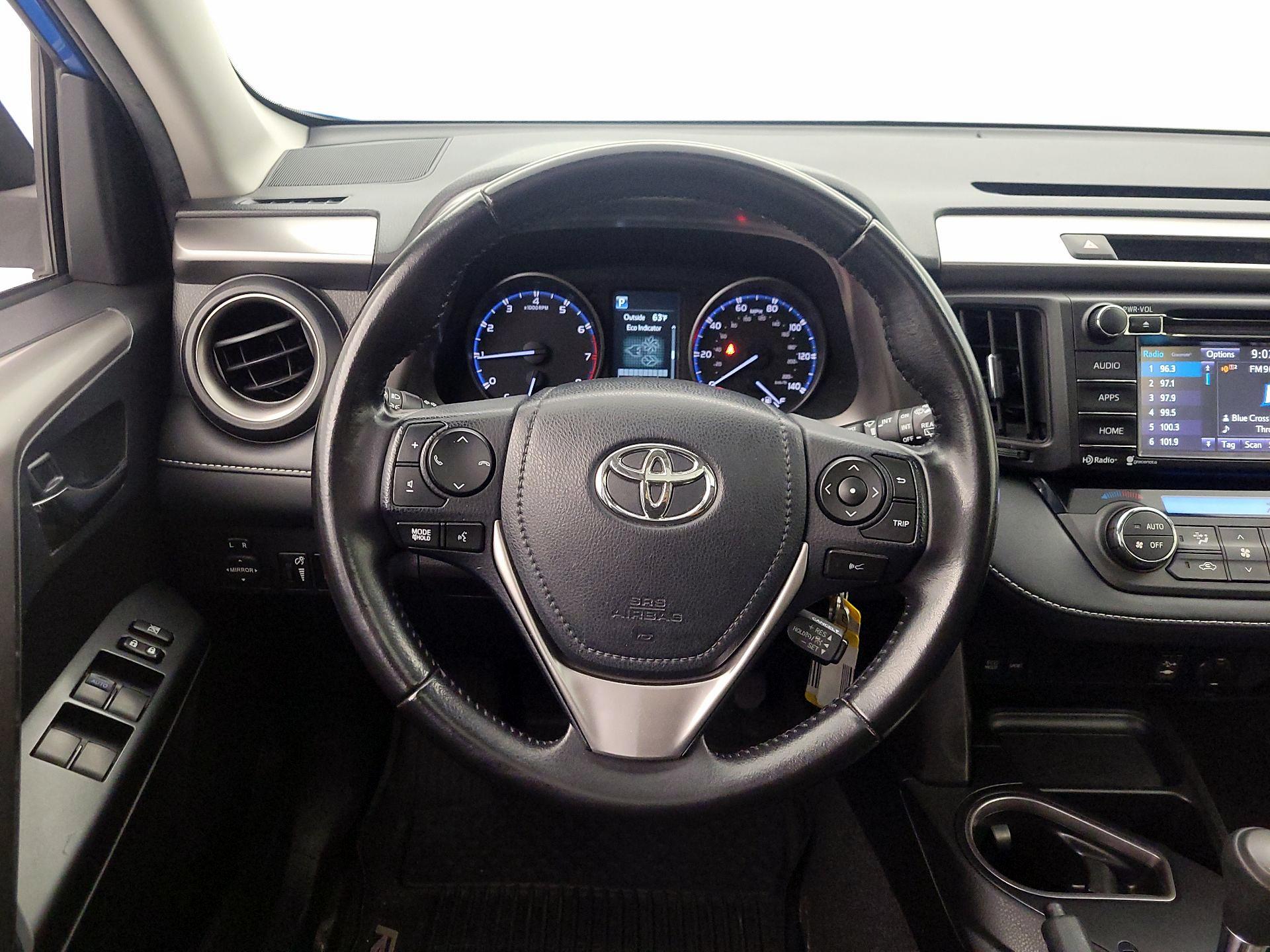 Thumbnail: 2017 Toyota RAV4 - 10