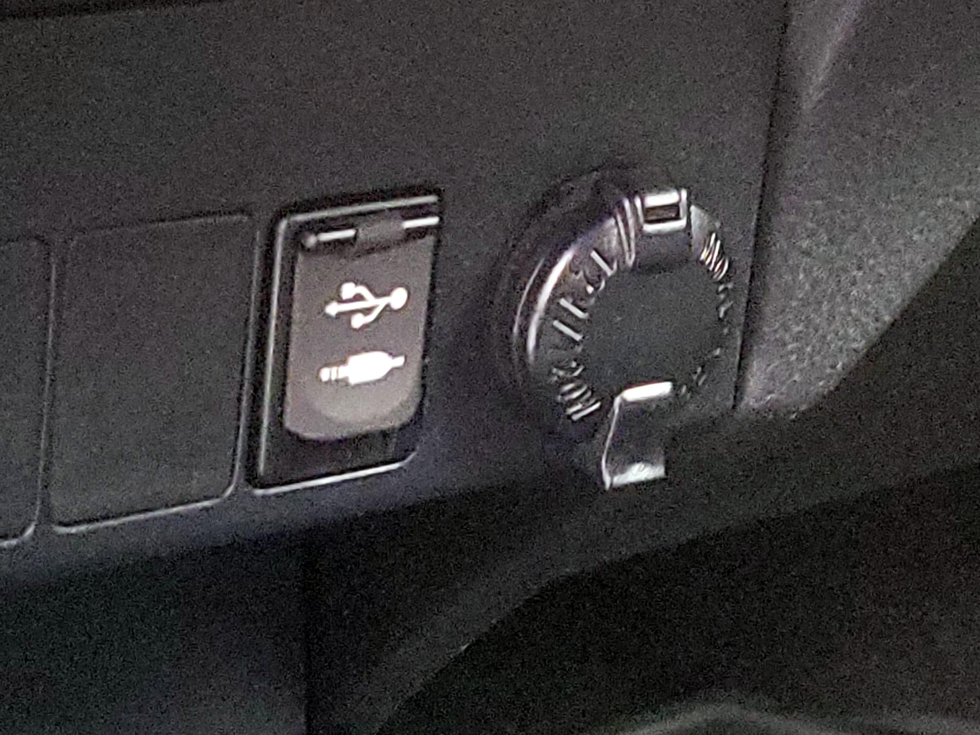 Thumbnail: 2017 Toyota RAV4 - 18