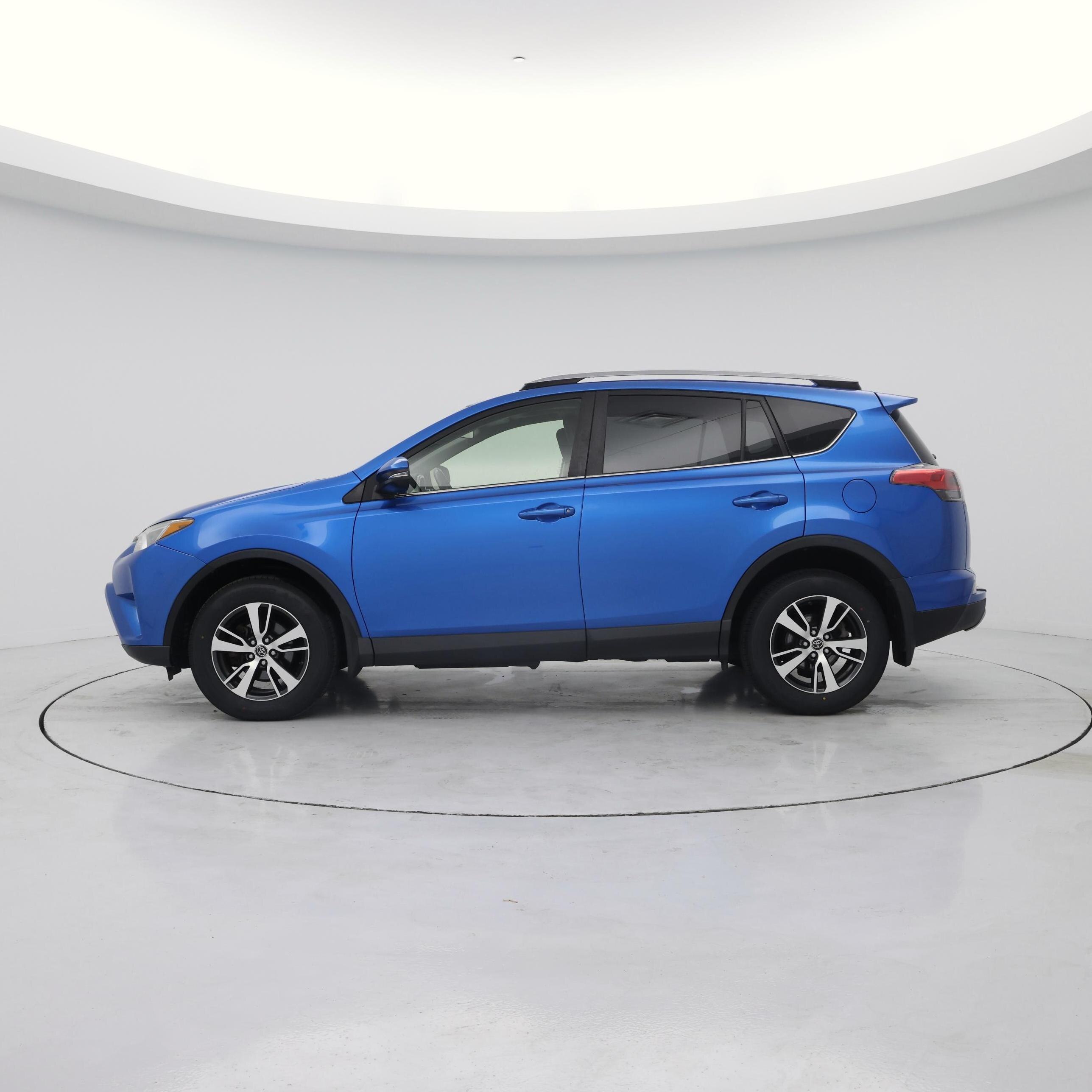 Thumbnail: 2017 Toyota RAV4 - 3