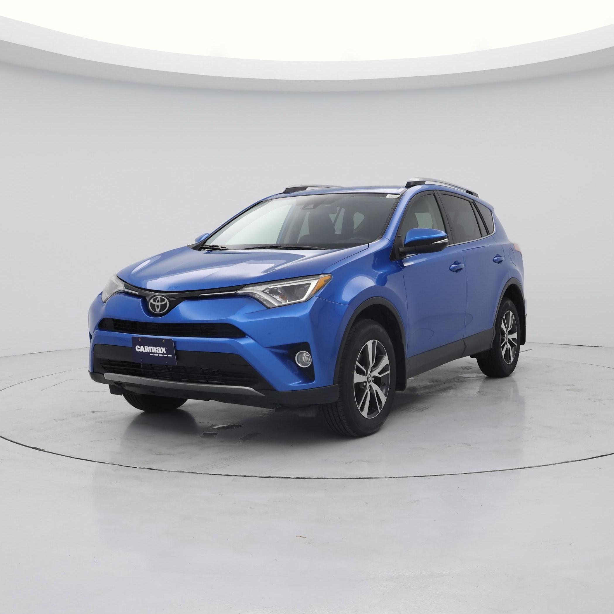 Thumbnail: 2017 Toyota RAV4 - 4