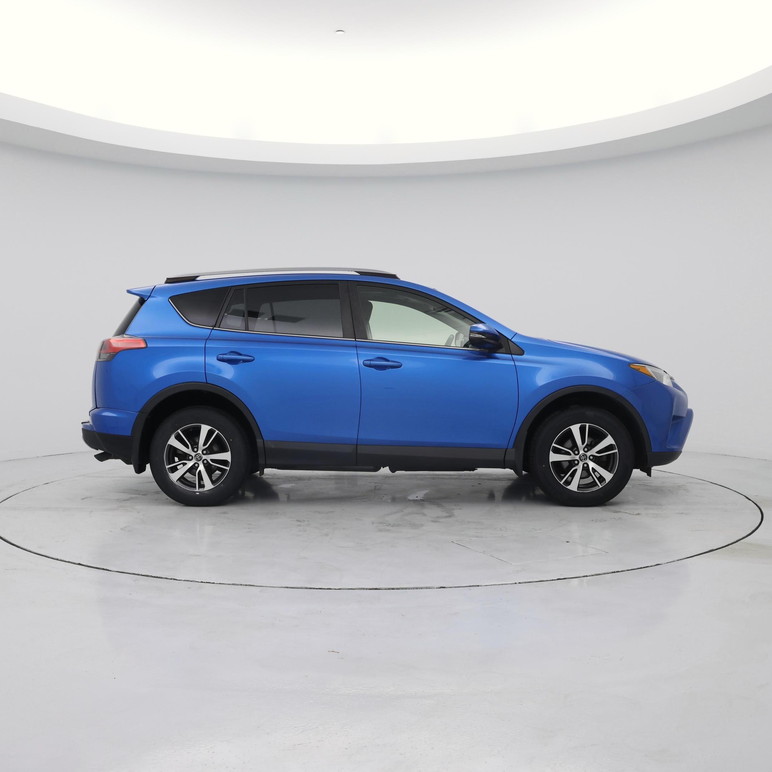 Thumbnail: 2017 Toyota RAV4 - 7