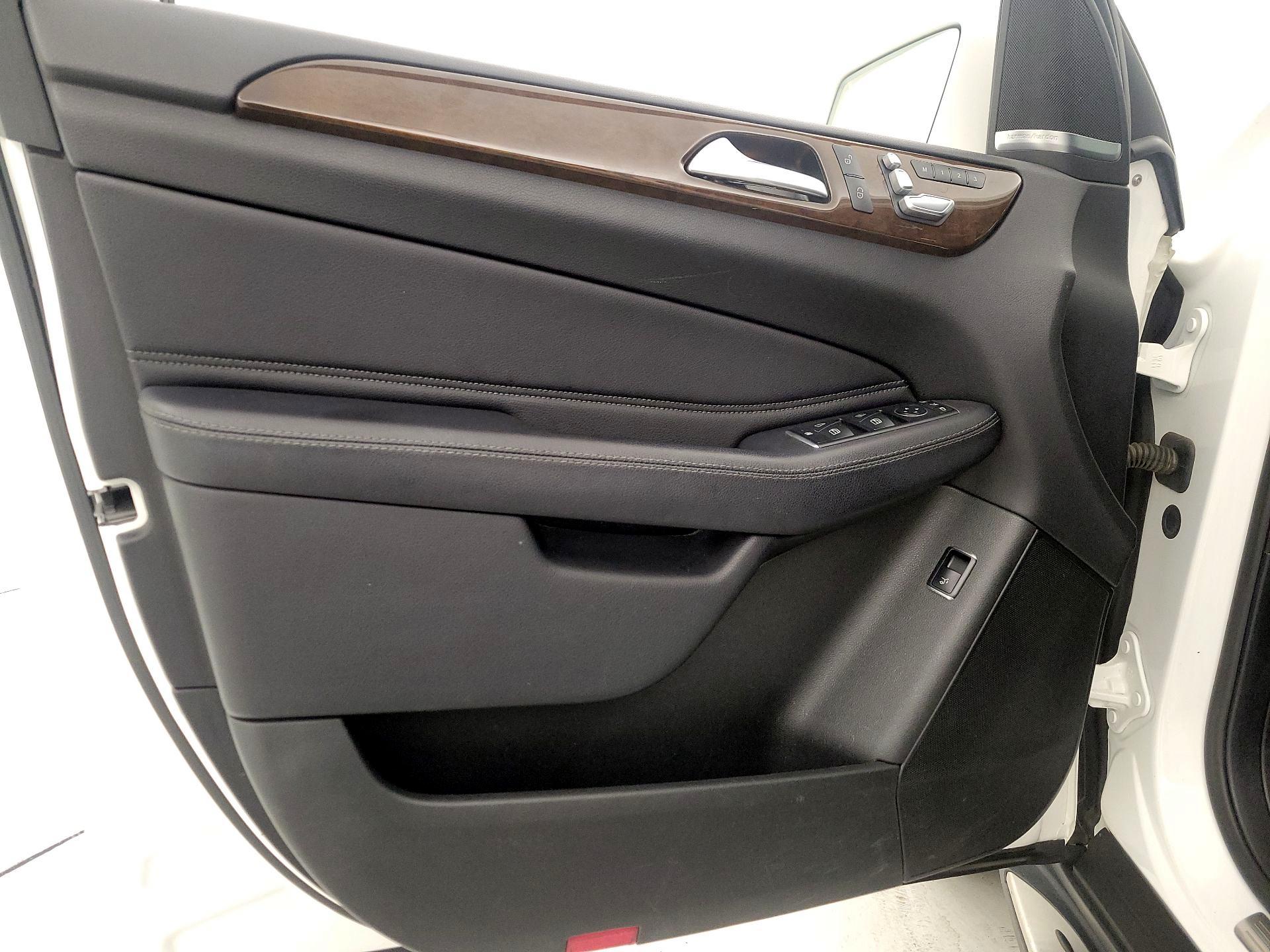 Thumbnail: 2017 Mercedes-Benz GLE - 12