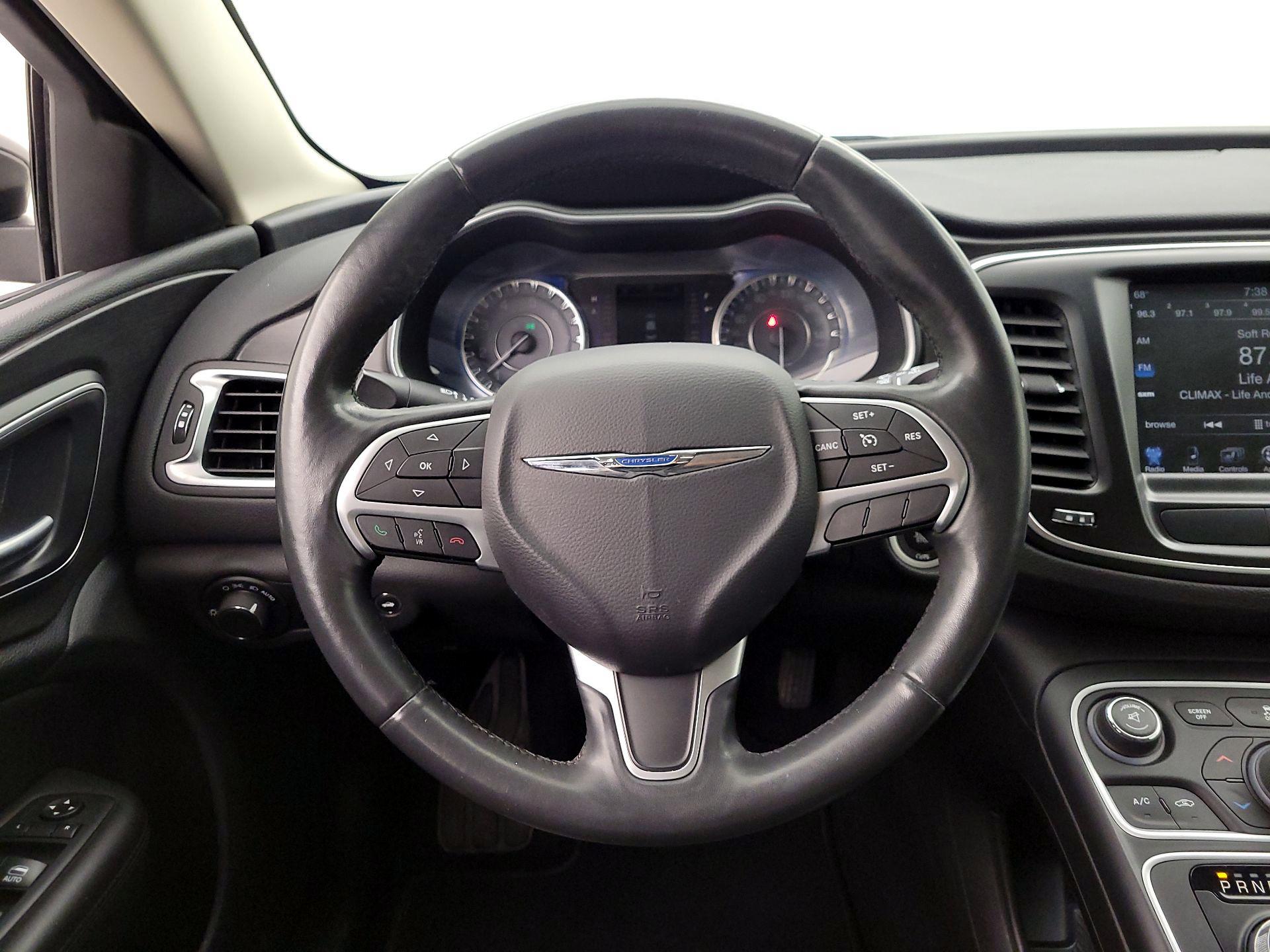 Thumbnail: 2017 Chrysler 200 - 10