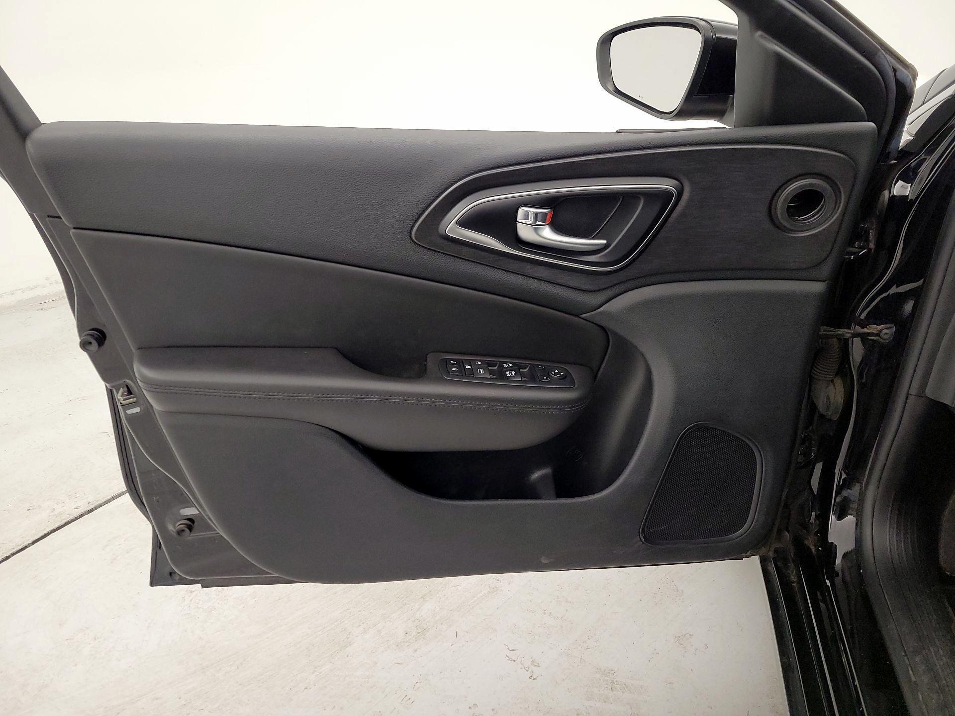 Thumbnail: 2017 Chrysler 200 - 12