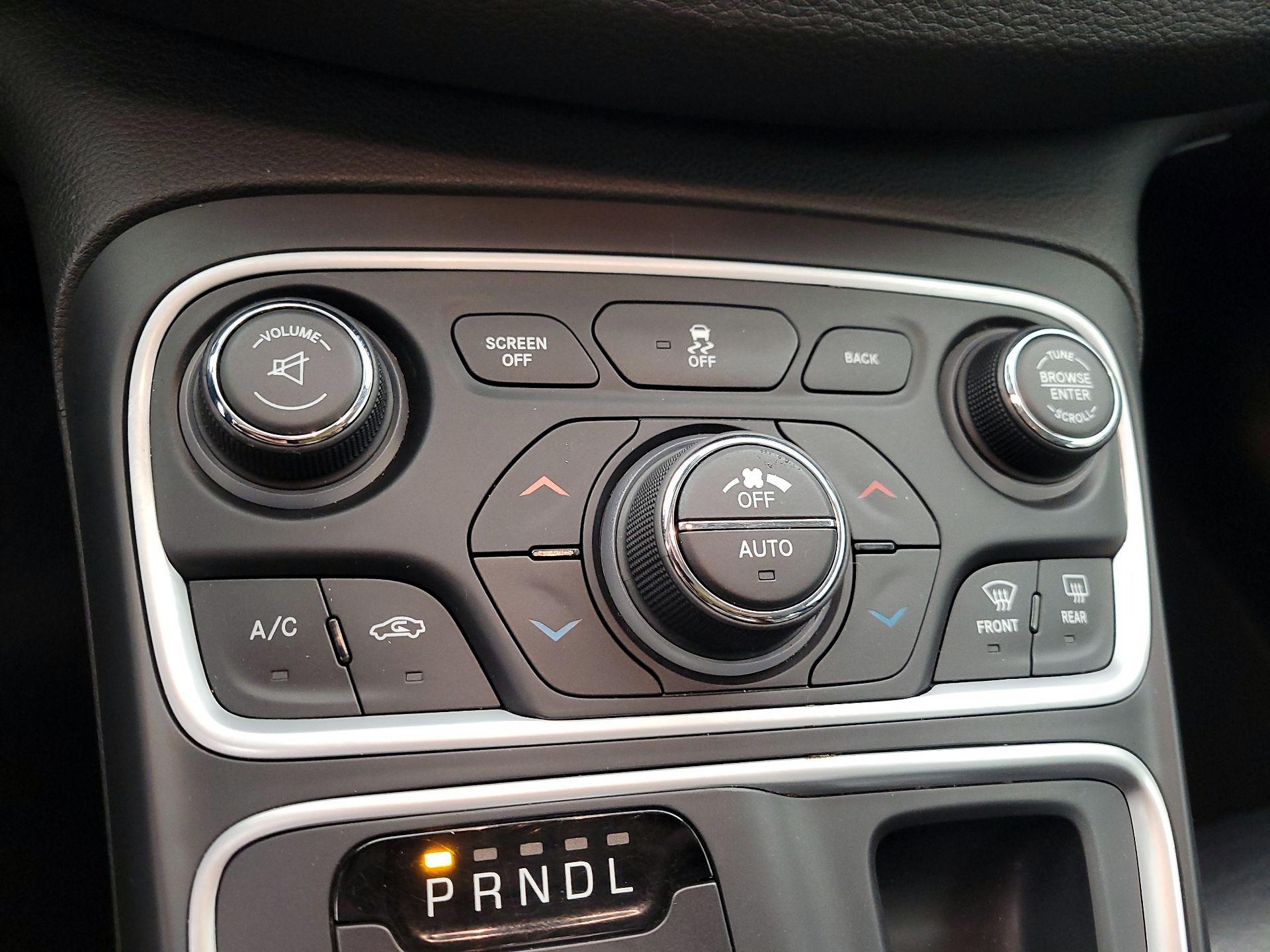 Thumbnail: 2017 Chrysler 200 - 16