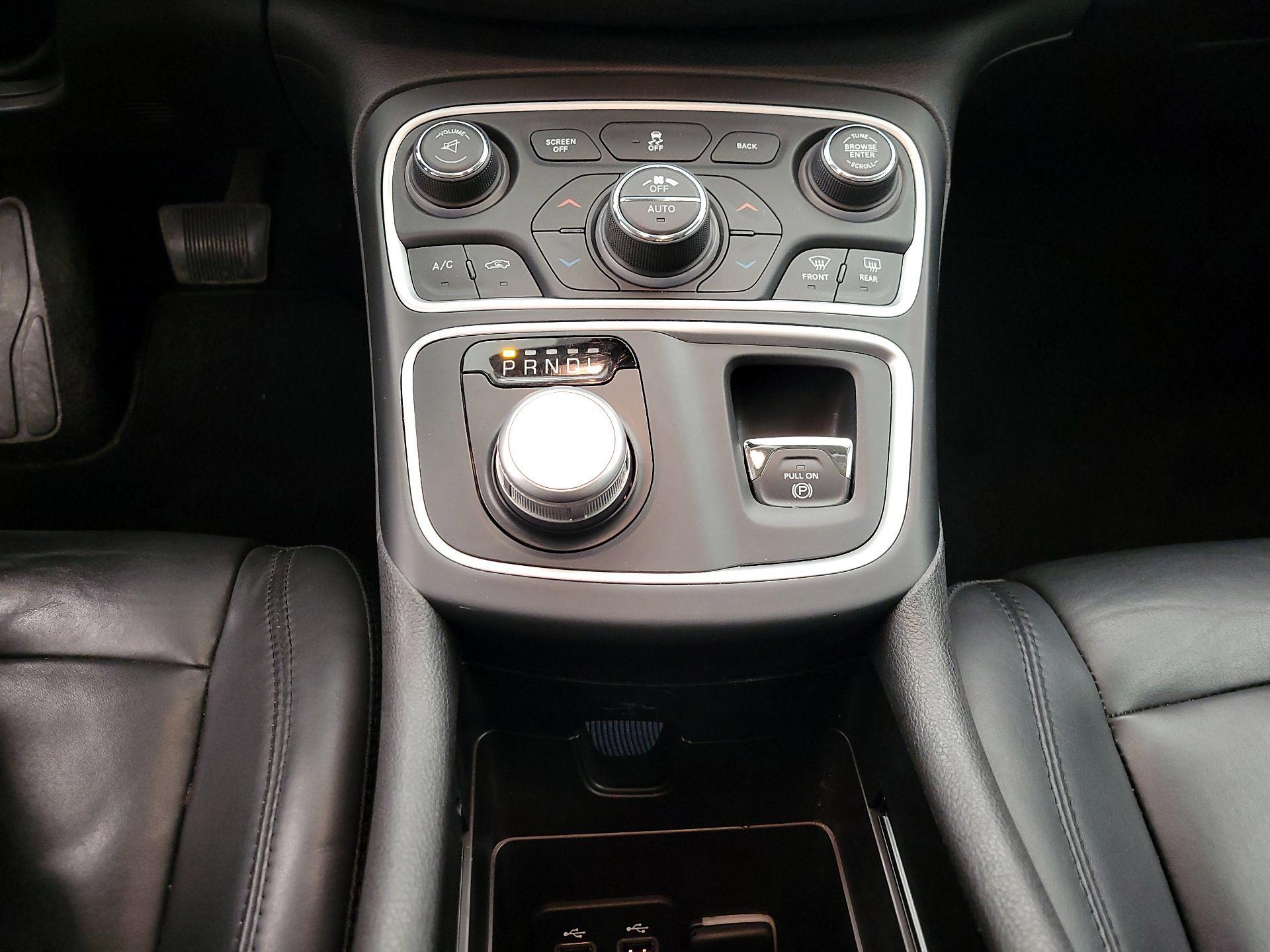 Thumbnail: 2017 Chrysler 200 - 17