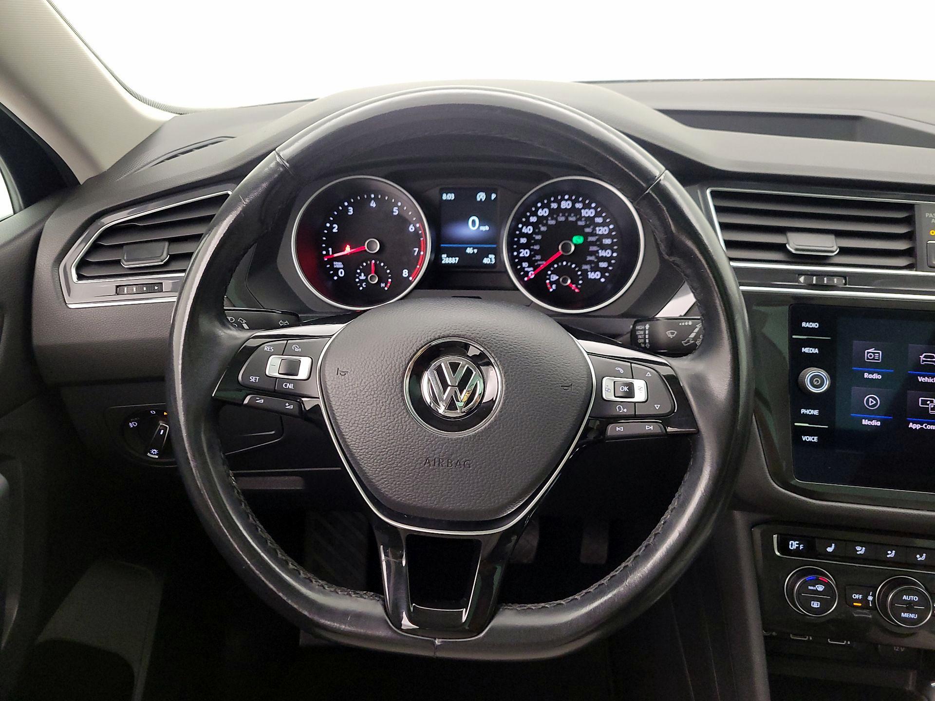 Thumbnail: 2018 Volkswagen Tiguan - 10